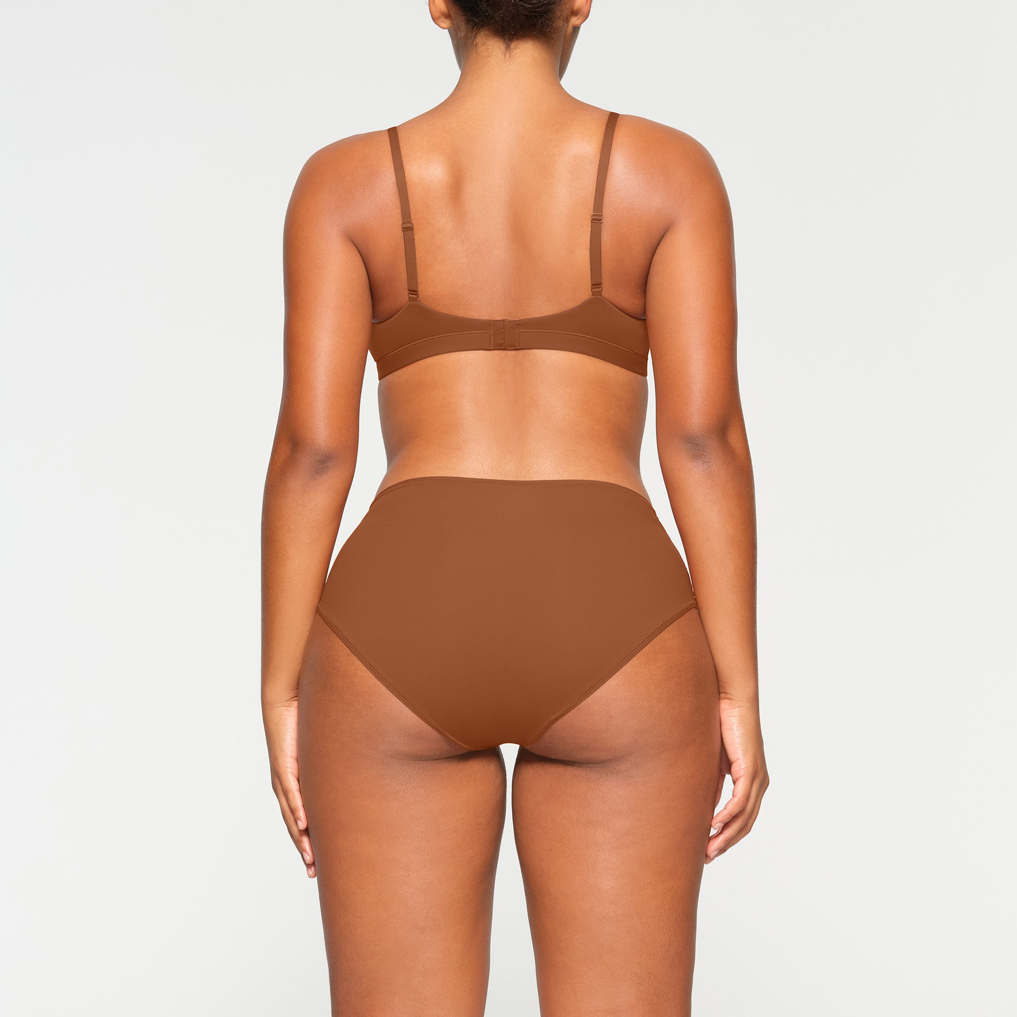 FITS EVERYBODY CROSSOVER BRALETTE | BRONZE - Image 3