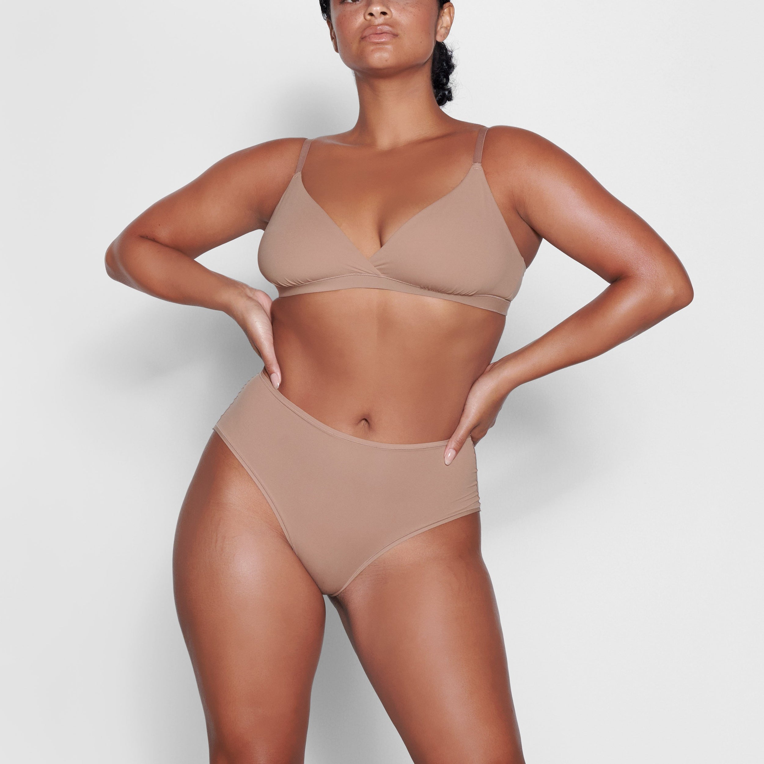 FITS EVERYBODY CROSSOVER BRALETTE | SIENNA