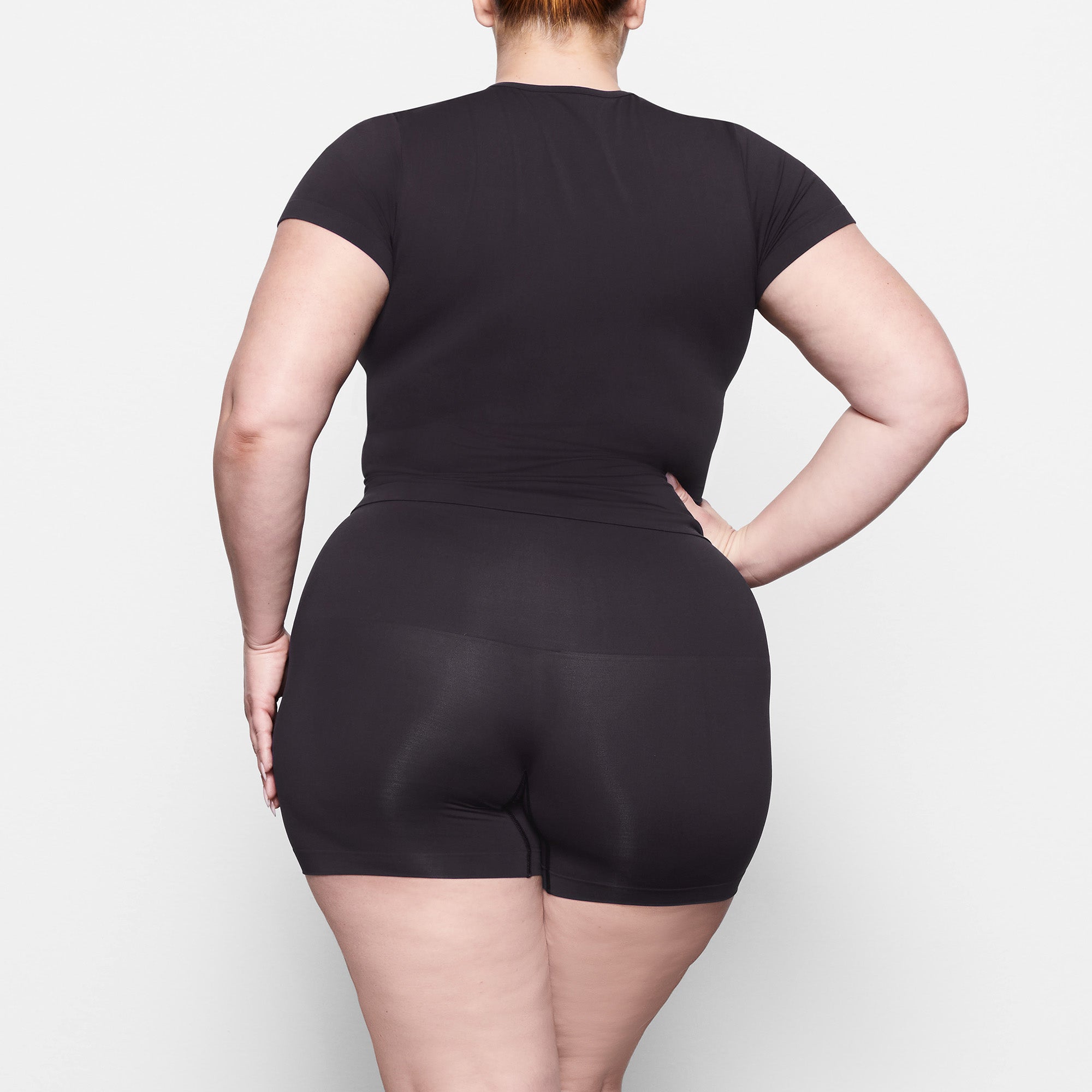 SOFT SMOOTHING SEAMLESS T-SHIRT | ONYX - Image 3
