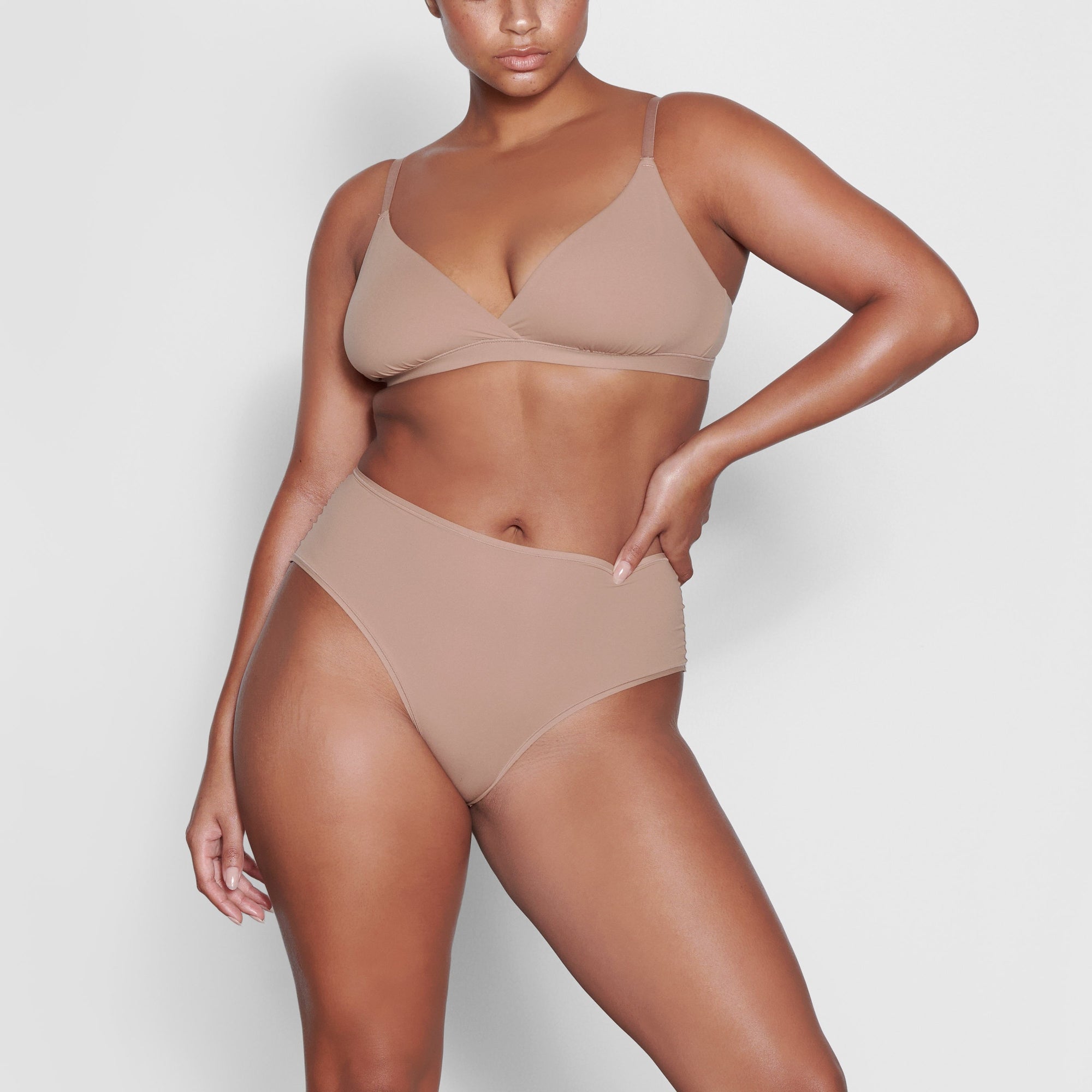 FITS EVERYBODY FULL BRIEF | SIENNA