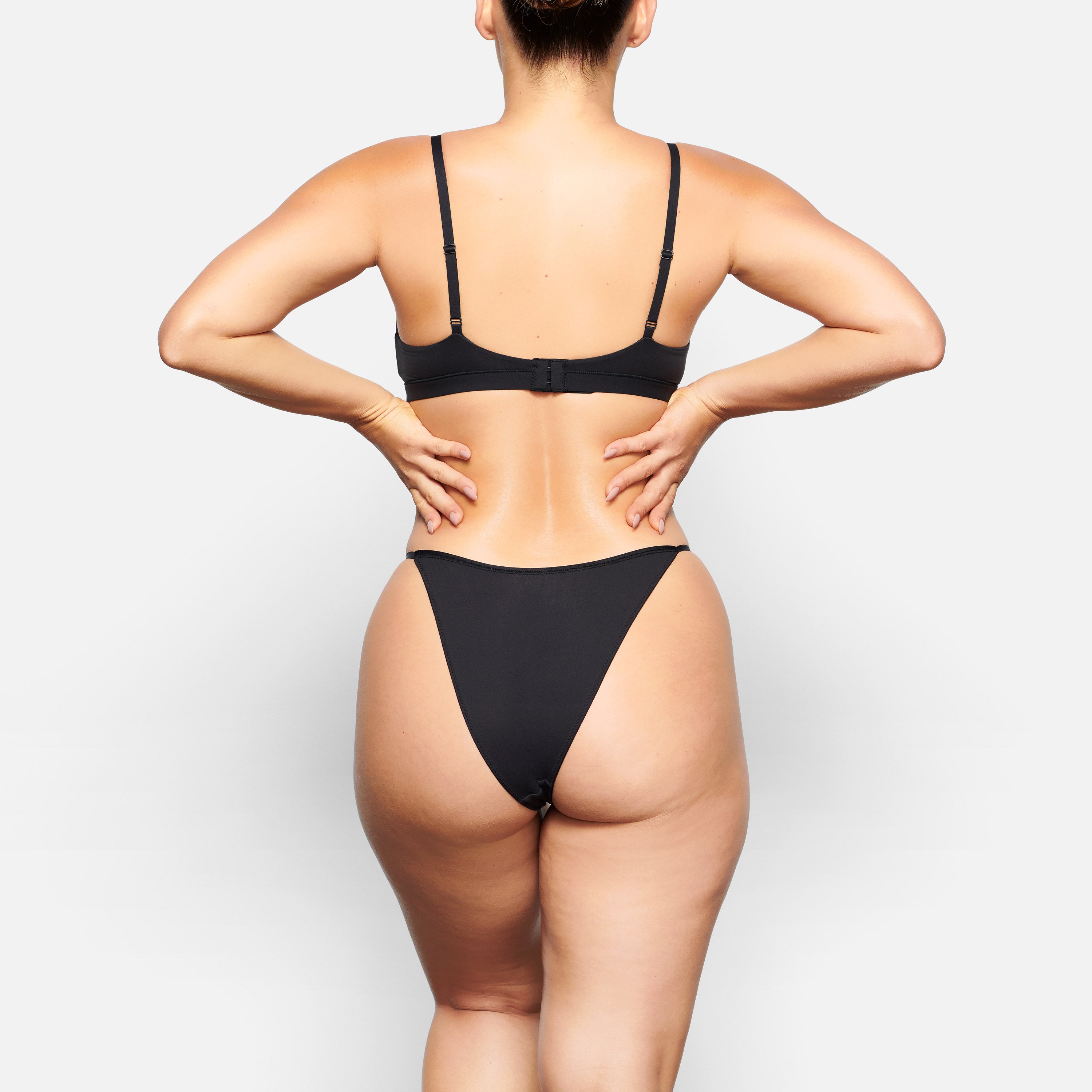 FITS EVERYBODY STRING BIKINI | ONYX - Image 3