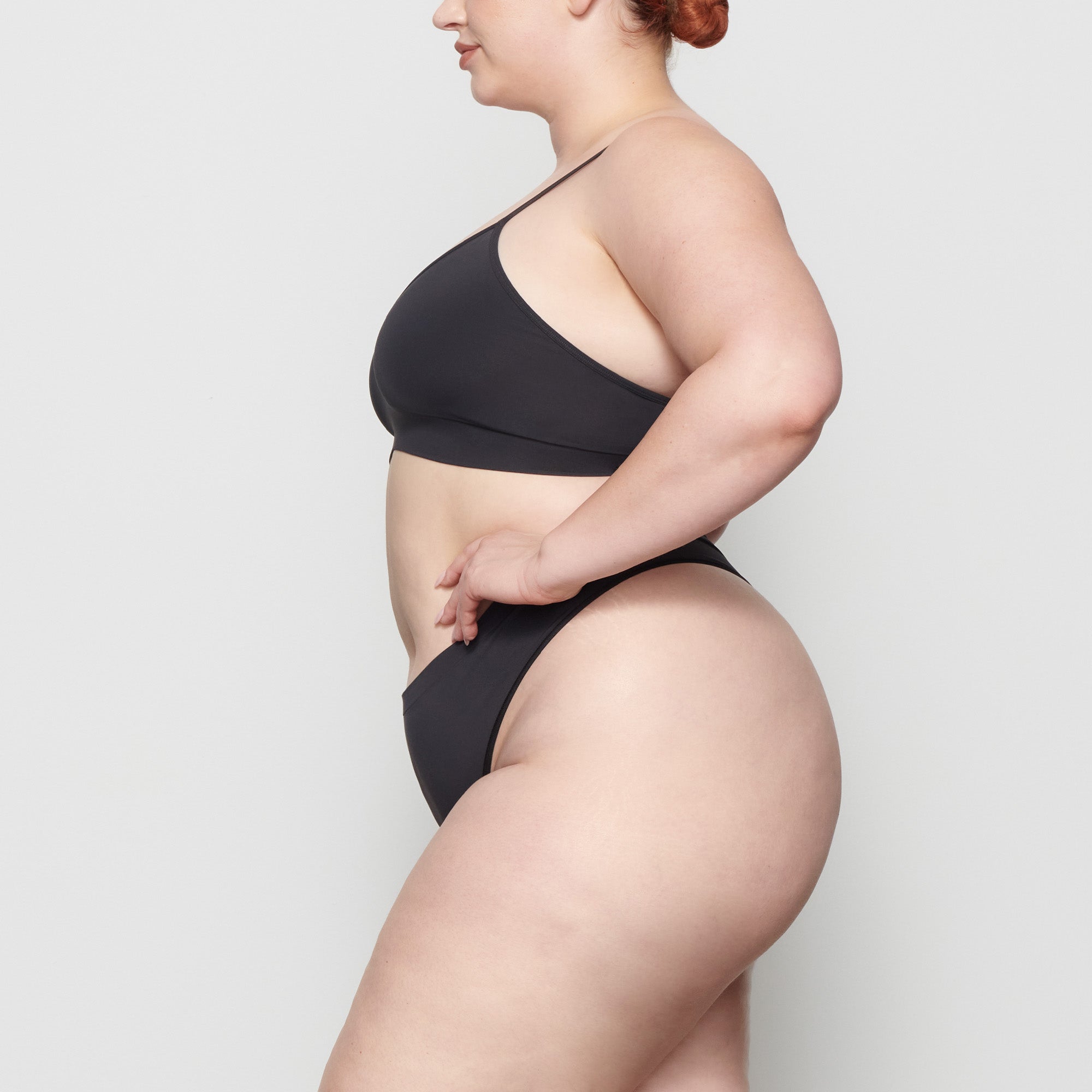 SOFT SMOOTHING SEAMLESS THONG | ONYX - Image 2