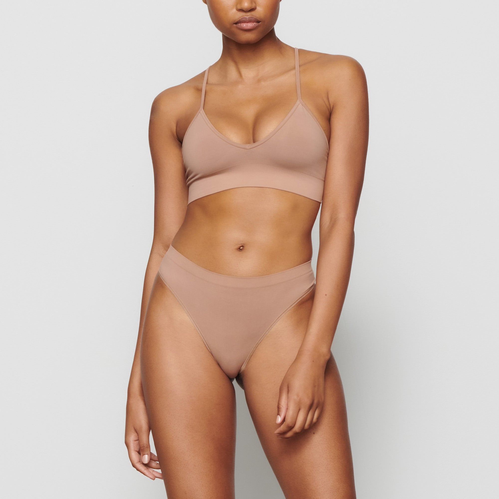 SOFT SMOOTHING SEAMLESS THONG | SIENNA