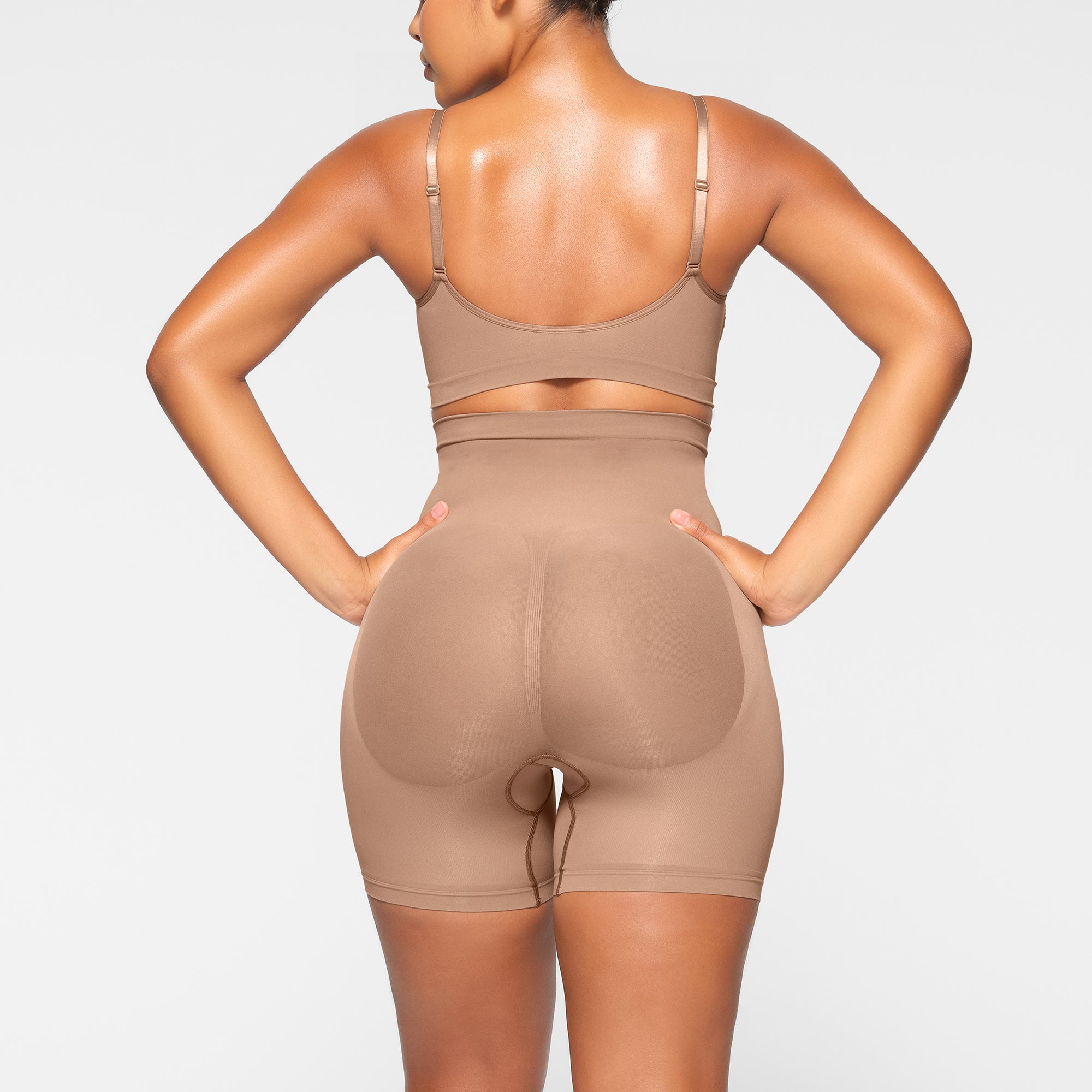 SEAMLESS SCULPT MID THIGH SHORT | SIENNA - Image 3