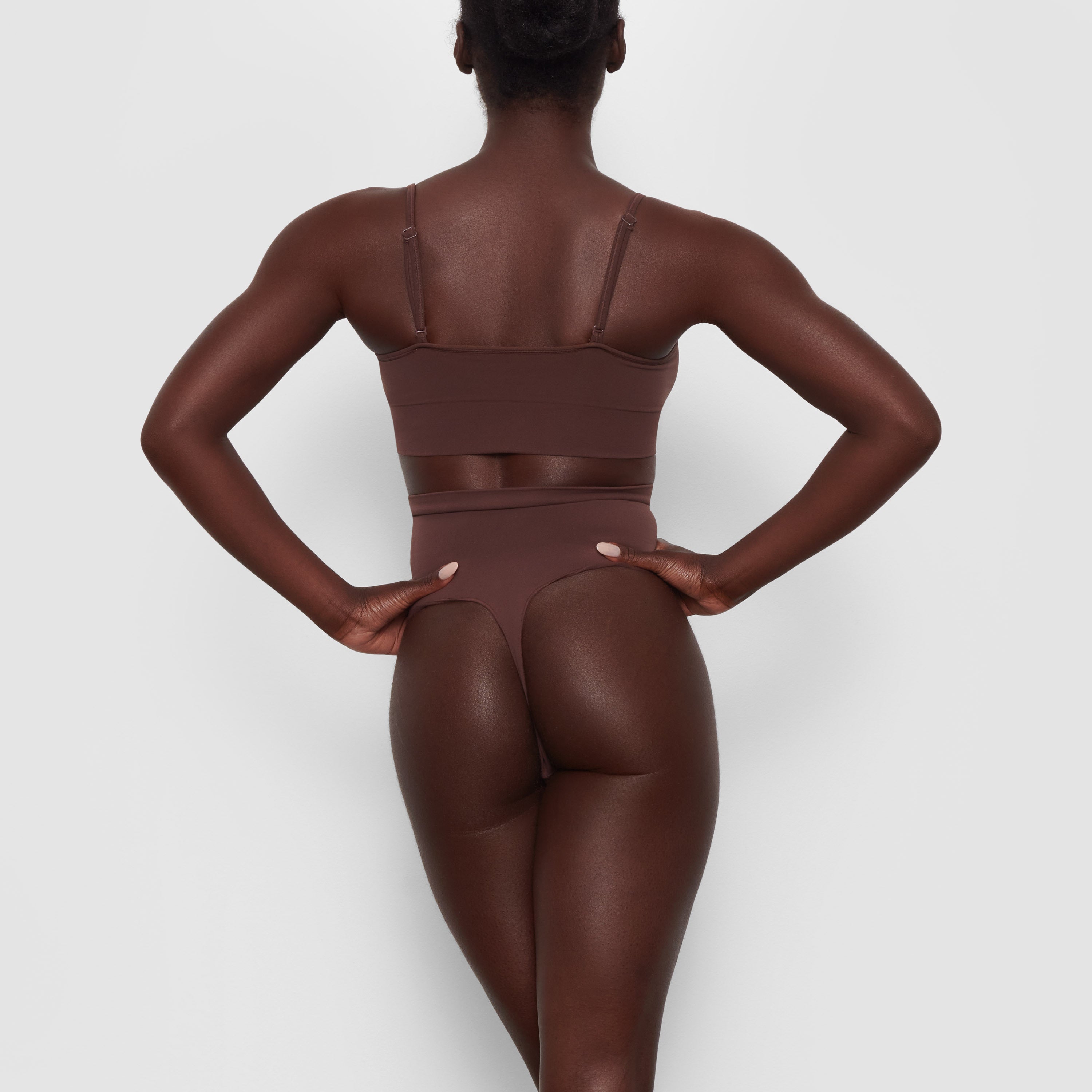 SEAMLESS SCULPT MID WAIST THONG | COCOA - Image 3