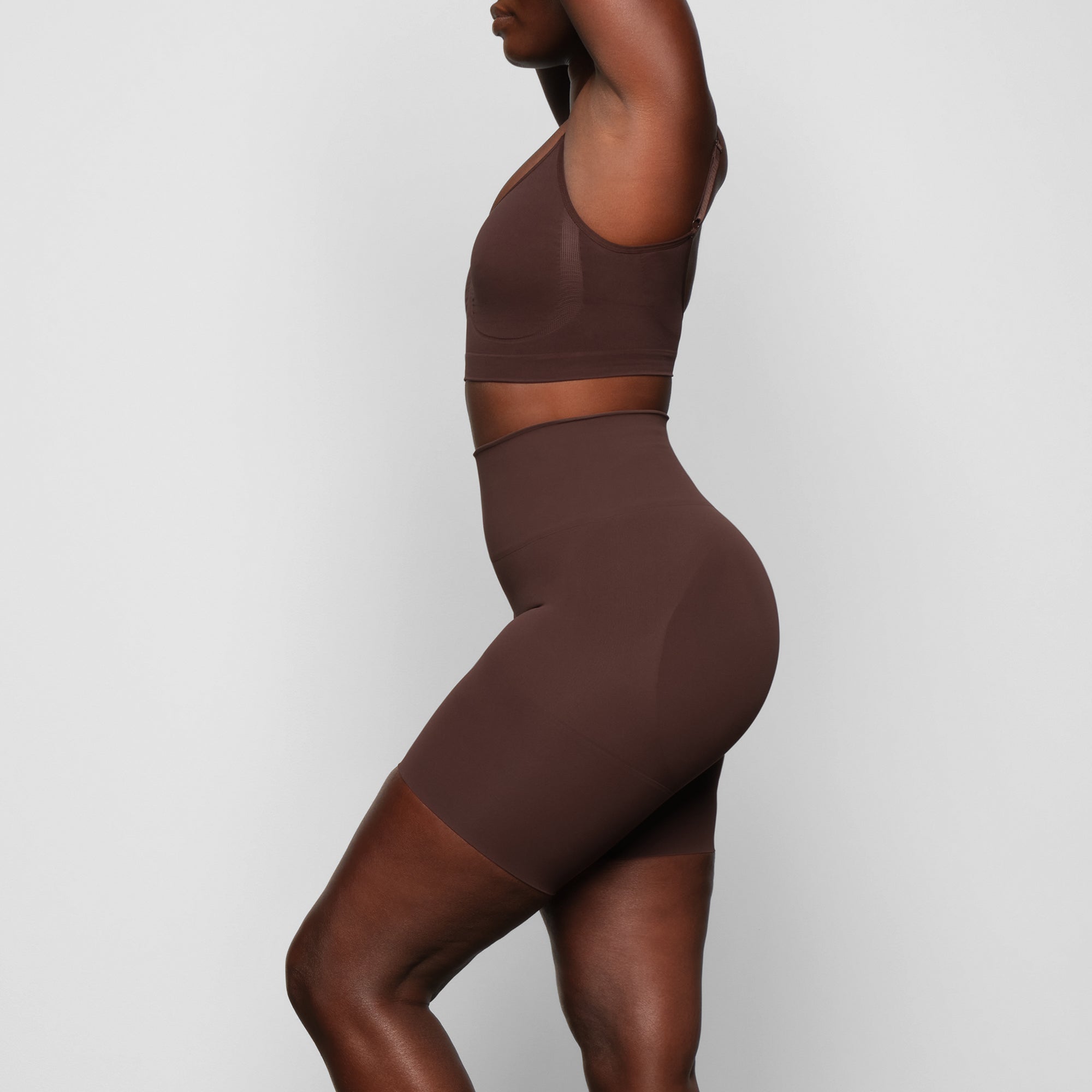 SEAMLESS SCULPT BUTT LIFTING SHORT | COCOA - Image 2
