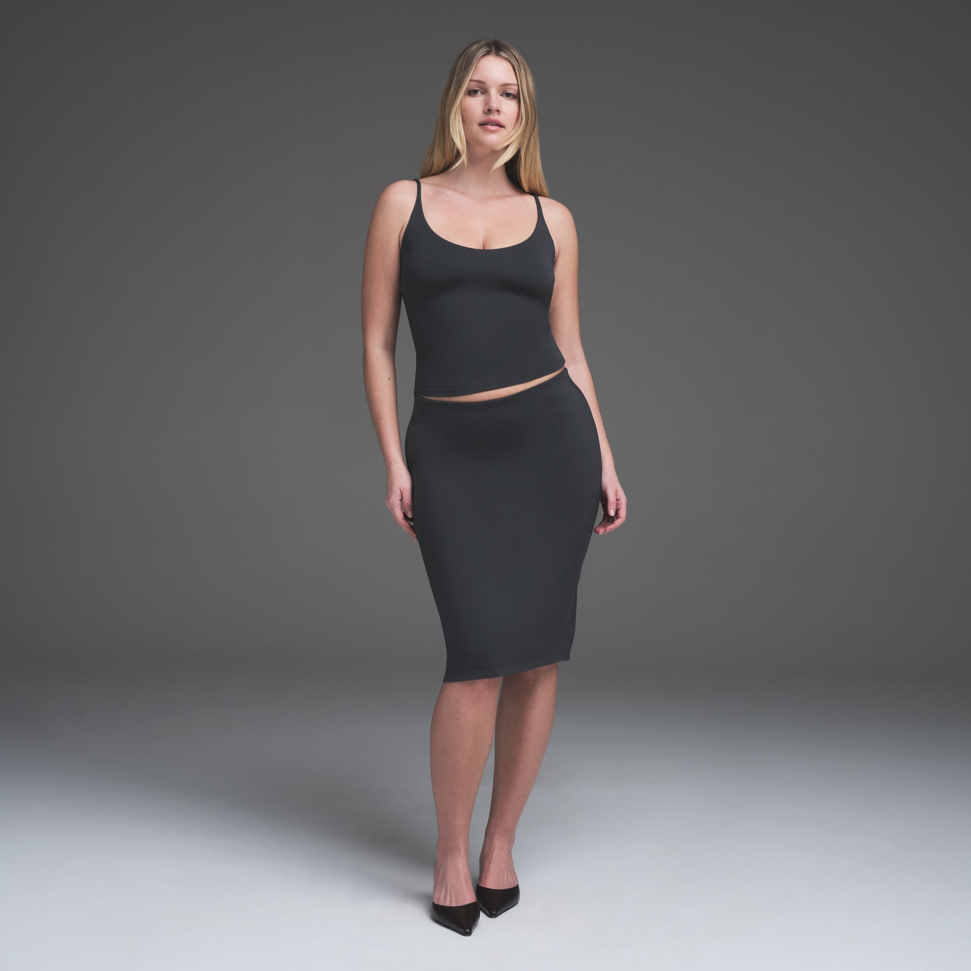 SMOOTH LAYERS SCOOP NECK CAMI | GRAPHITE