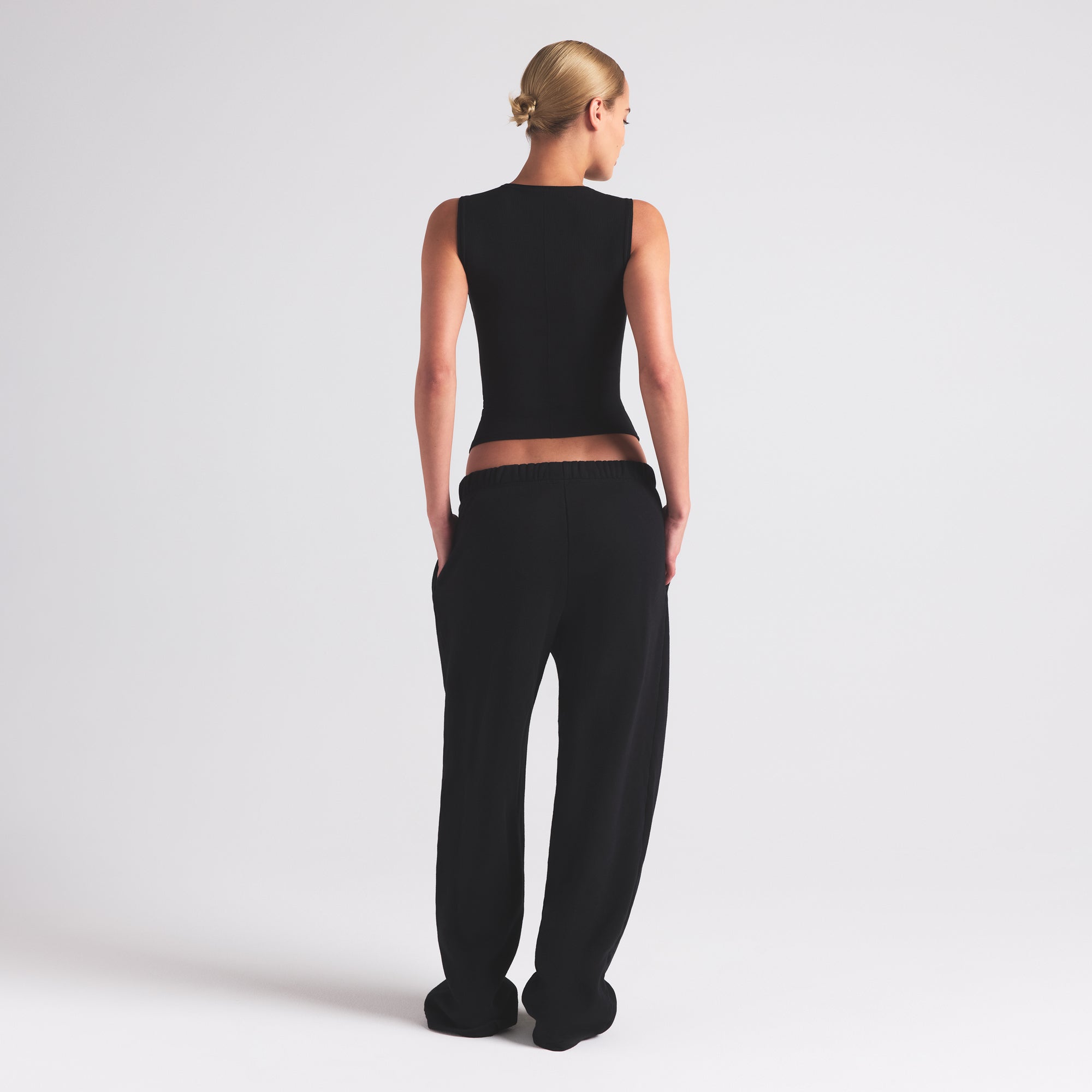 SOFT LOUNGE V NECK TANK | ONYX - Image 4