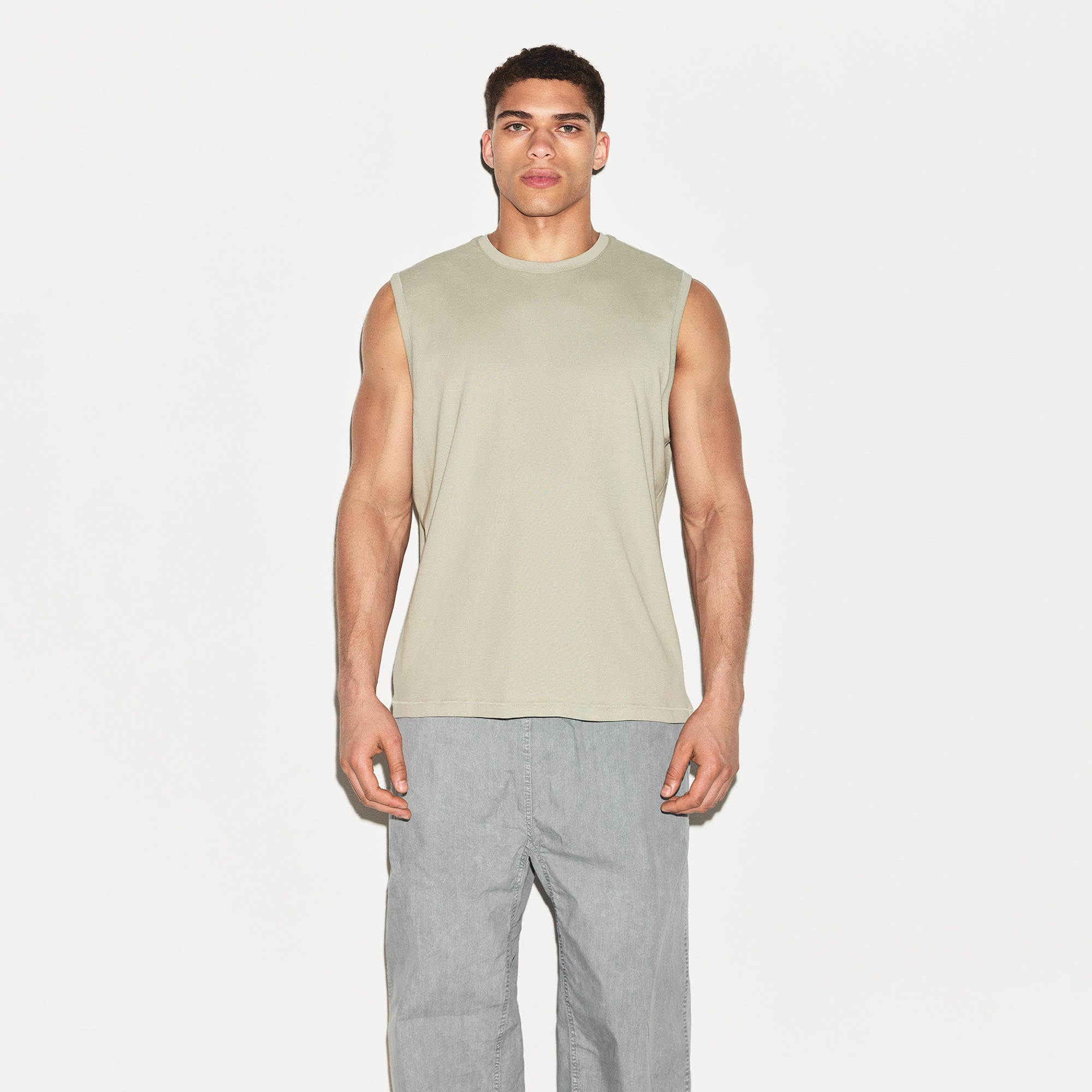 SKIMS COTTON MENS RELAXED SLEEVELESS SHIRT | TALC - Image 3