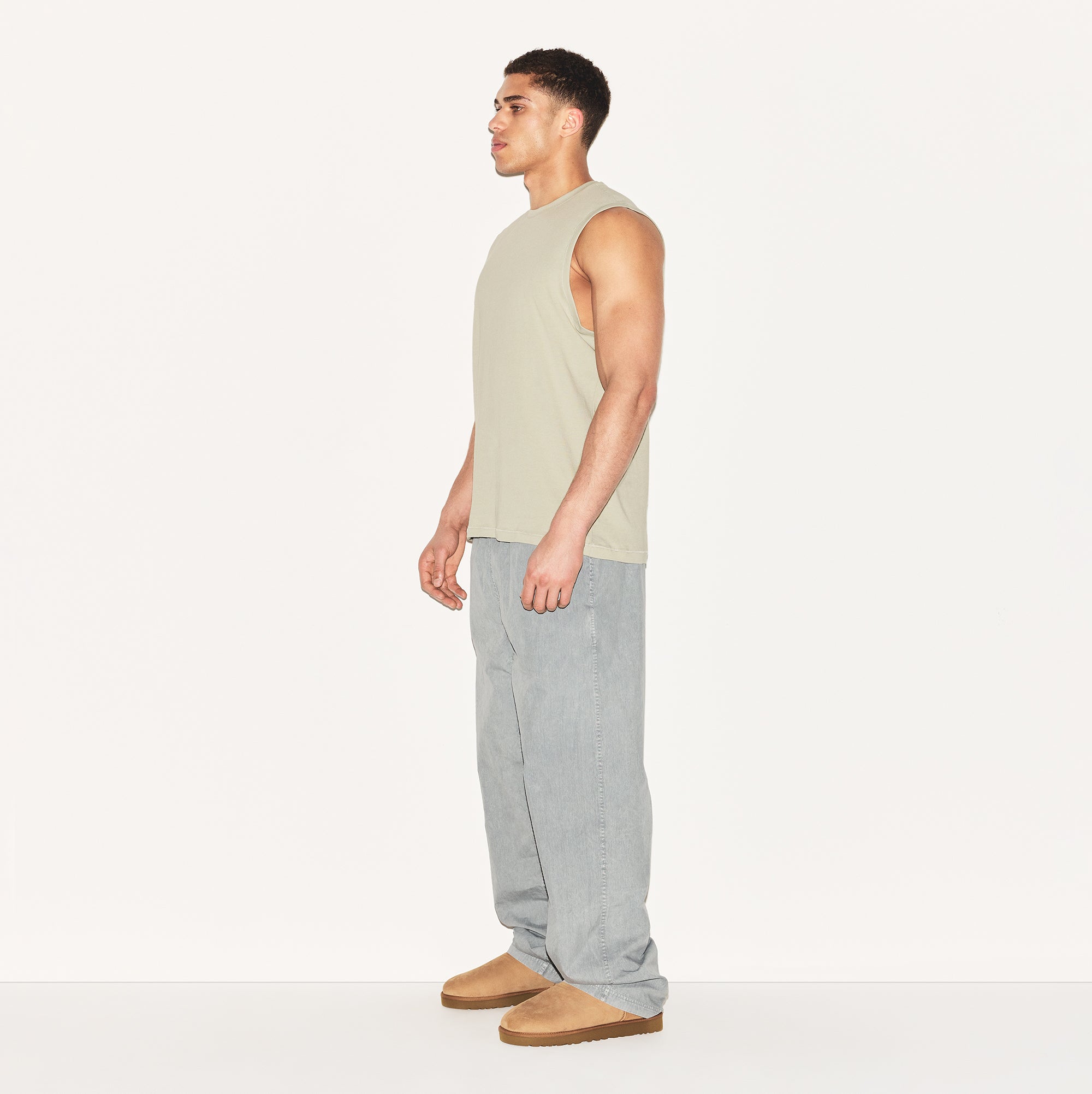 SKIMS COTTON MENS RELAXED SLEEVELESS SHIRT | TALC - Image 2