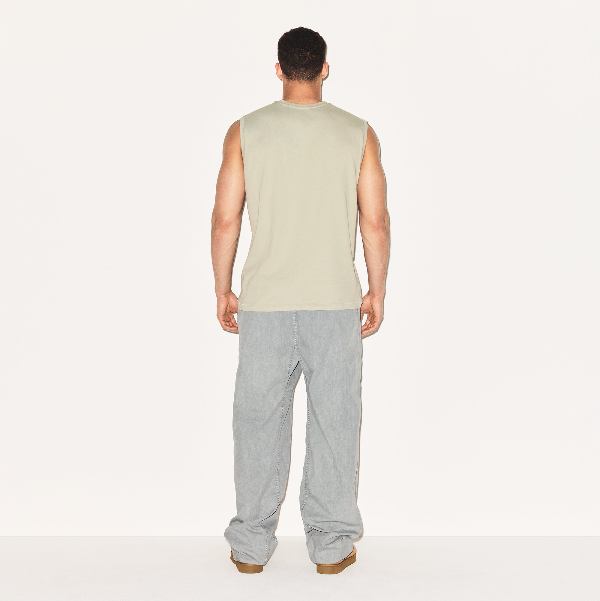SKIMS COTTON MENS RELAXED SLEEVELESS SHIRT | TALC - Image 4