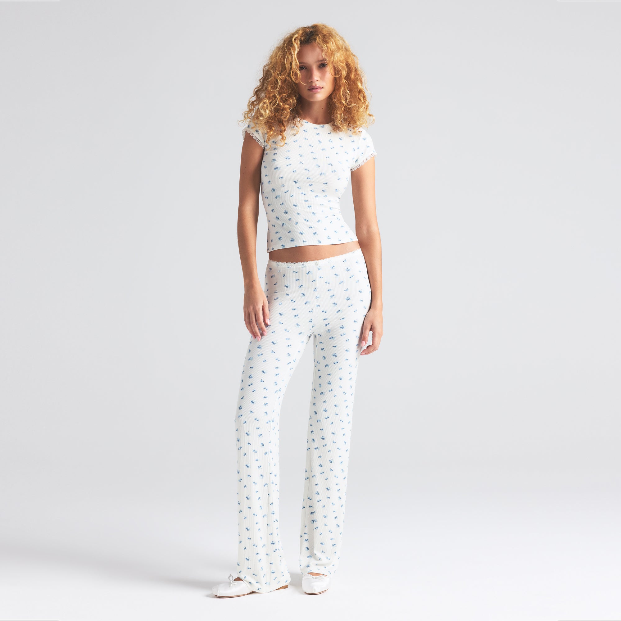 SOFT LOUNGE LACE T-SHIRT | BLUE GARDEN PRINT - Image 2