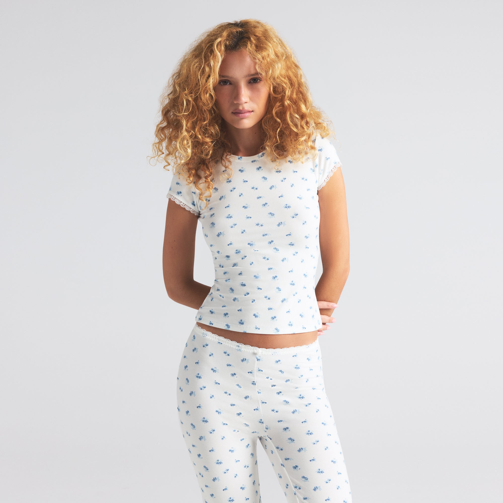 SOFT LOUNGE LACE T-SHIRT | BLUE GARDEN PRINT