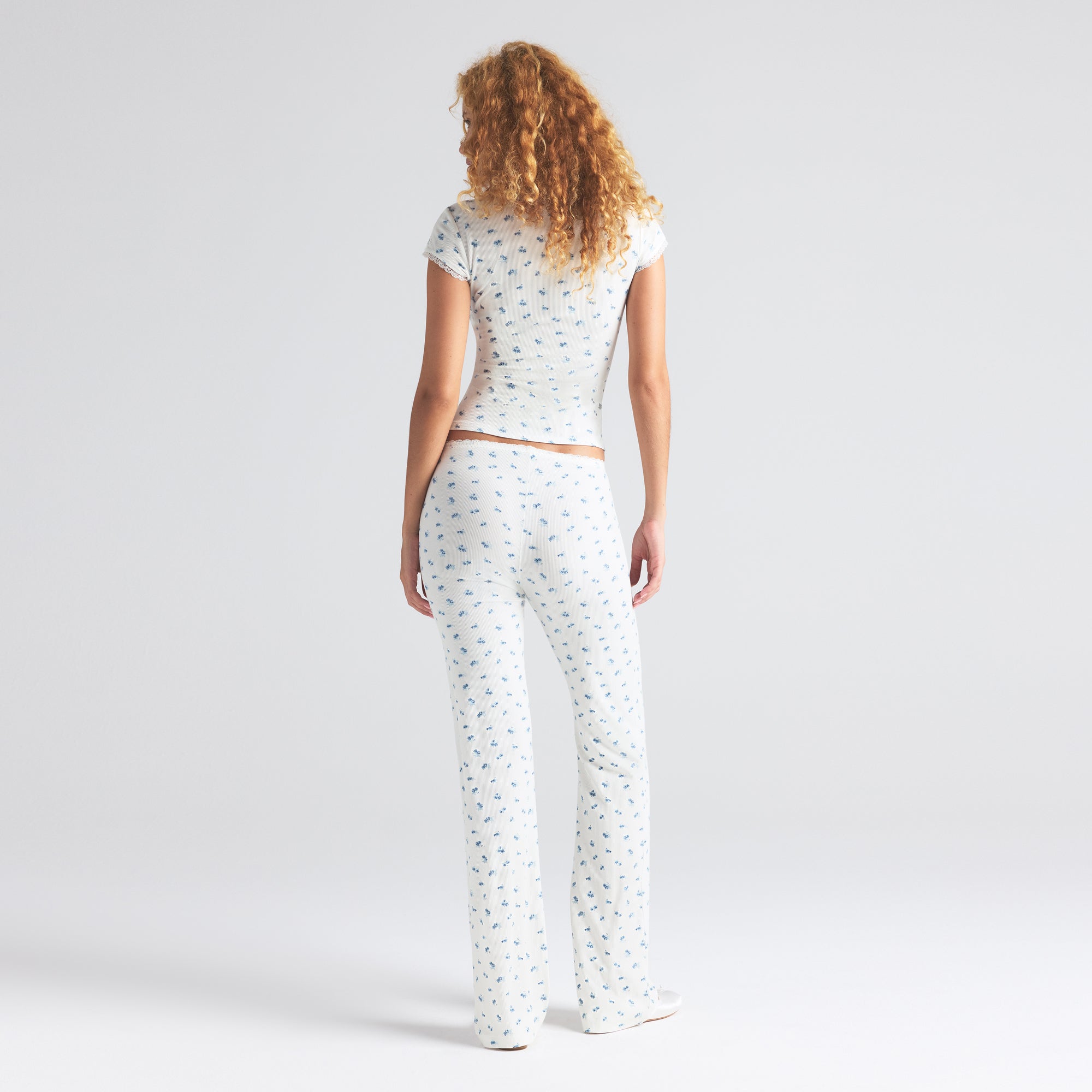 SOFT LOUNGE LACE T-SHIRT | BLUE GARDEN PRINT - Image 4