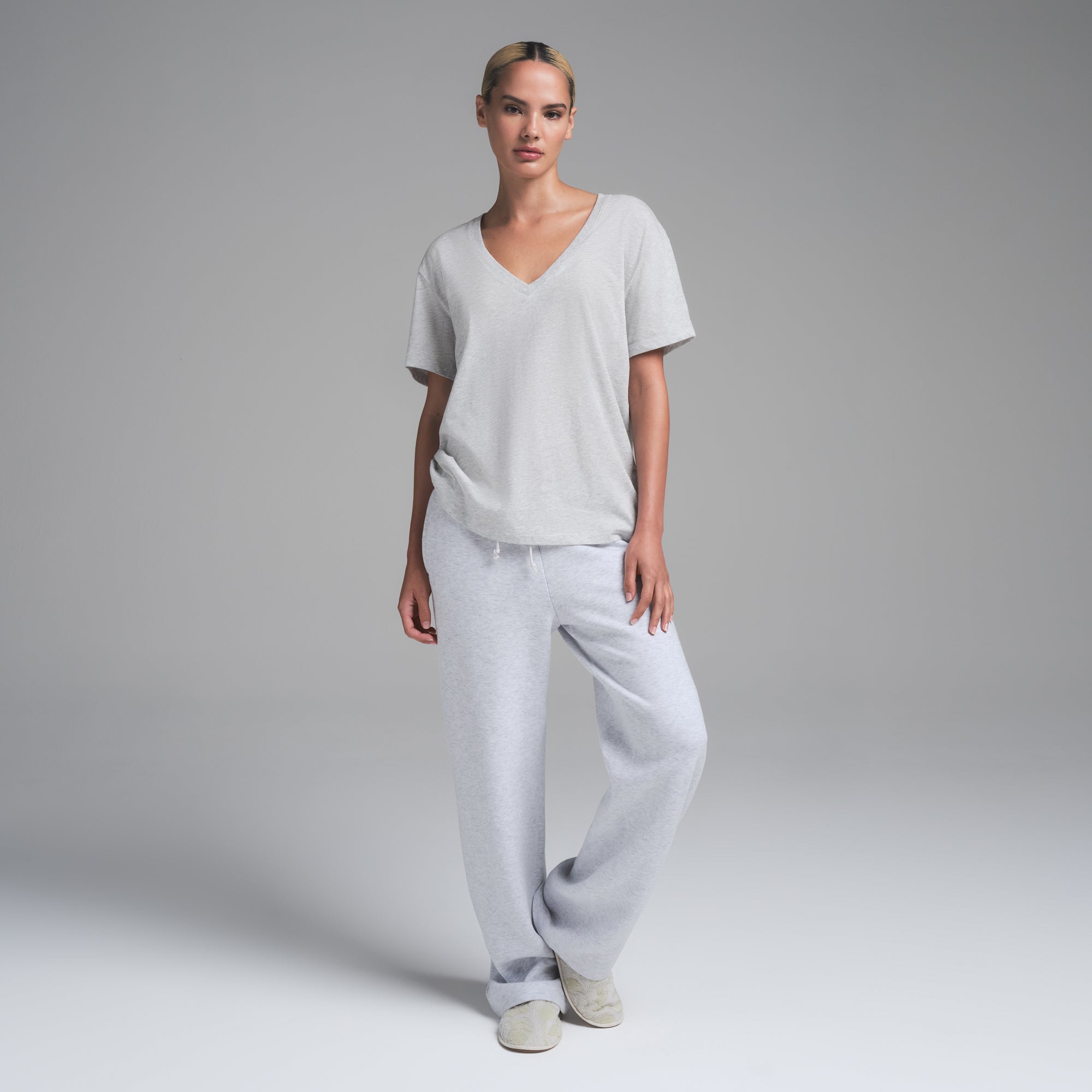 RELAXED TEES V NECK T-SHIRT | LIGHT HEATHER GREY