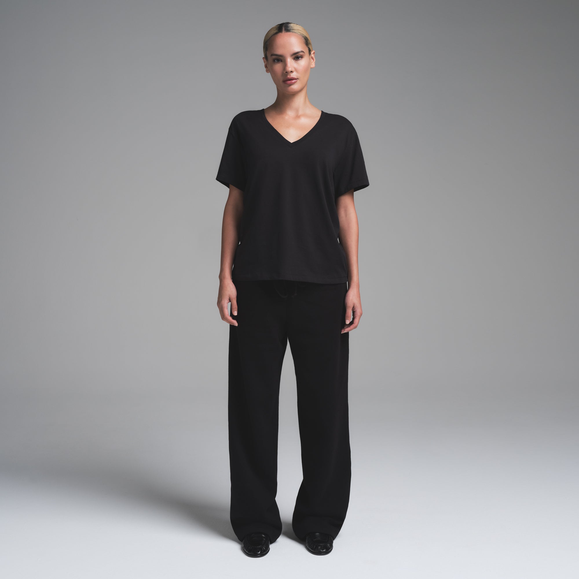RELAXED TEES V NECK T-SHIRT | ONYX