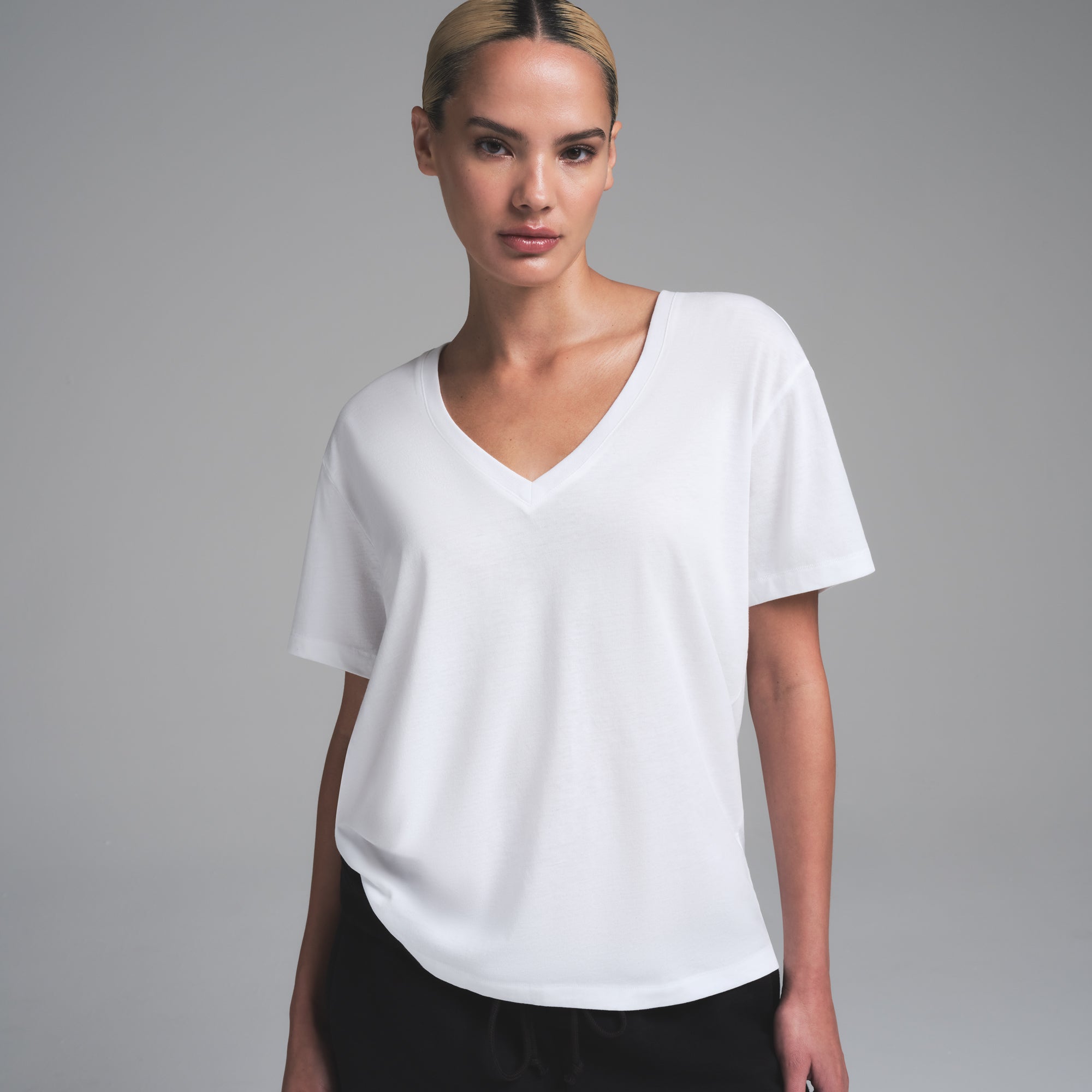 RELAXED TEES V NECK T-SHIRT | SNOW - Image 2