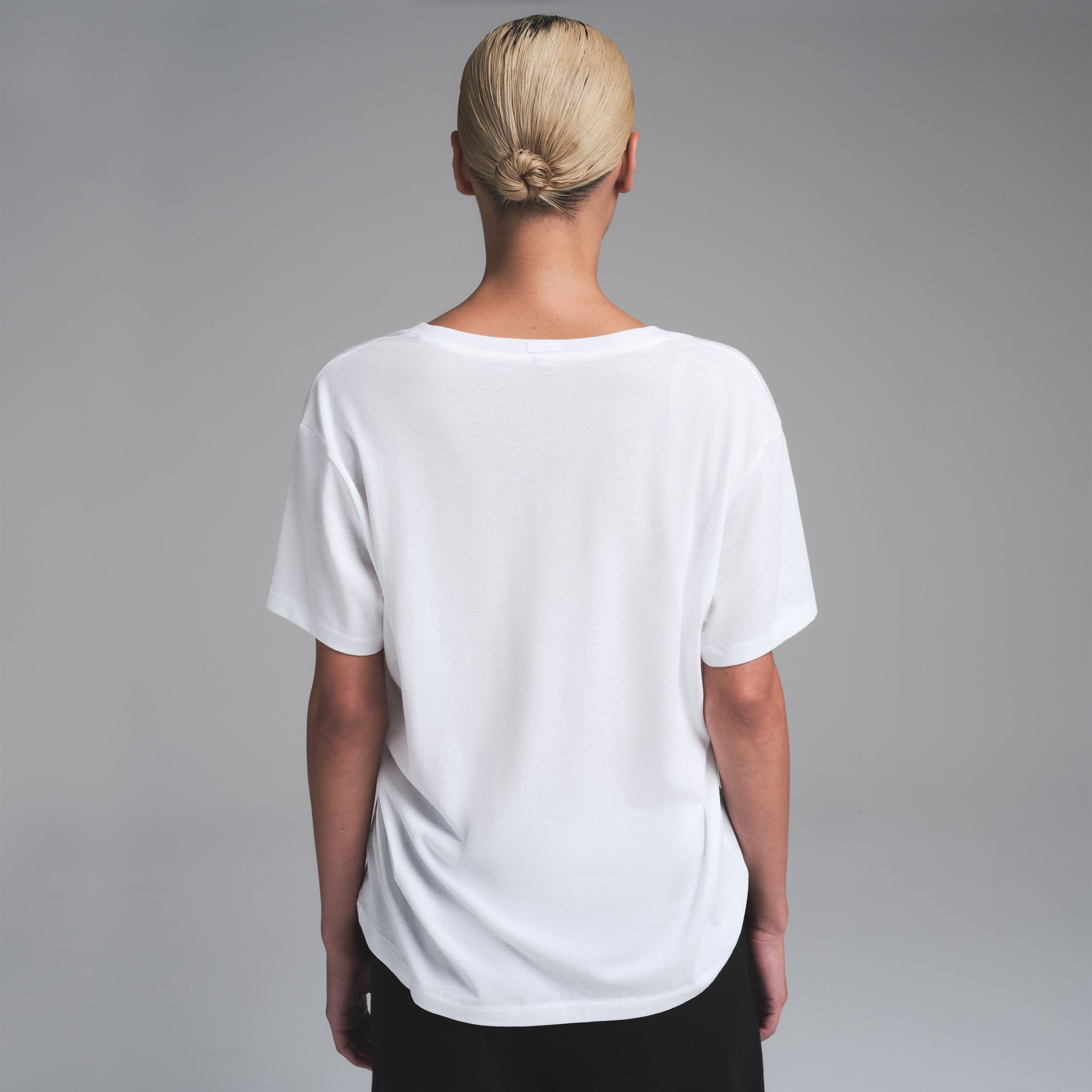 RELAXED TEES V NECK T-SHIRT | SNOW - Image 4