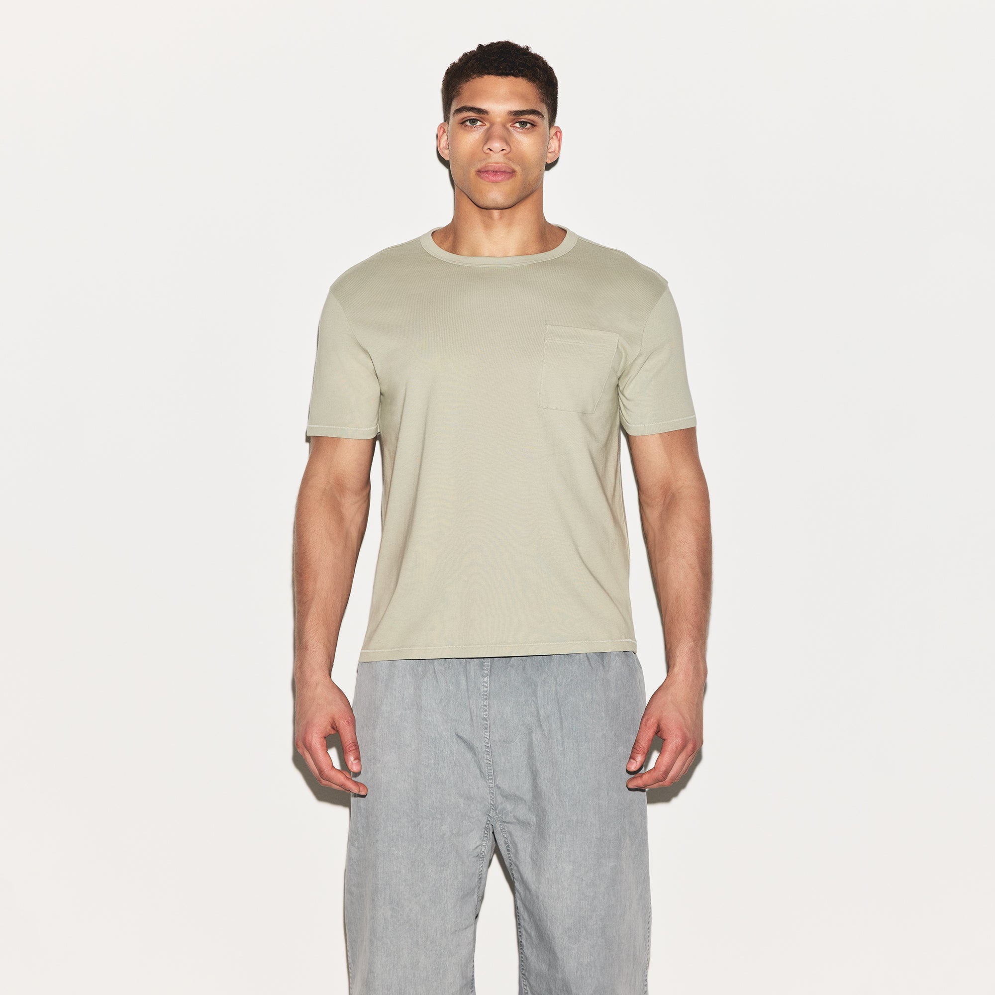 SKIMS COTTON MENS SLIM CROPPED T-SHIRT | TALC