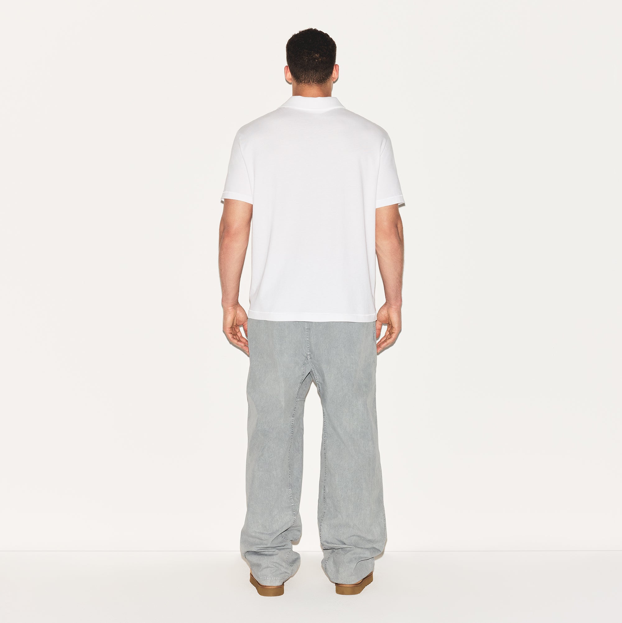 SKIMS COTTON MENS RELAXED POLO | CHALK - Image 3