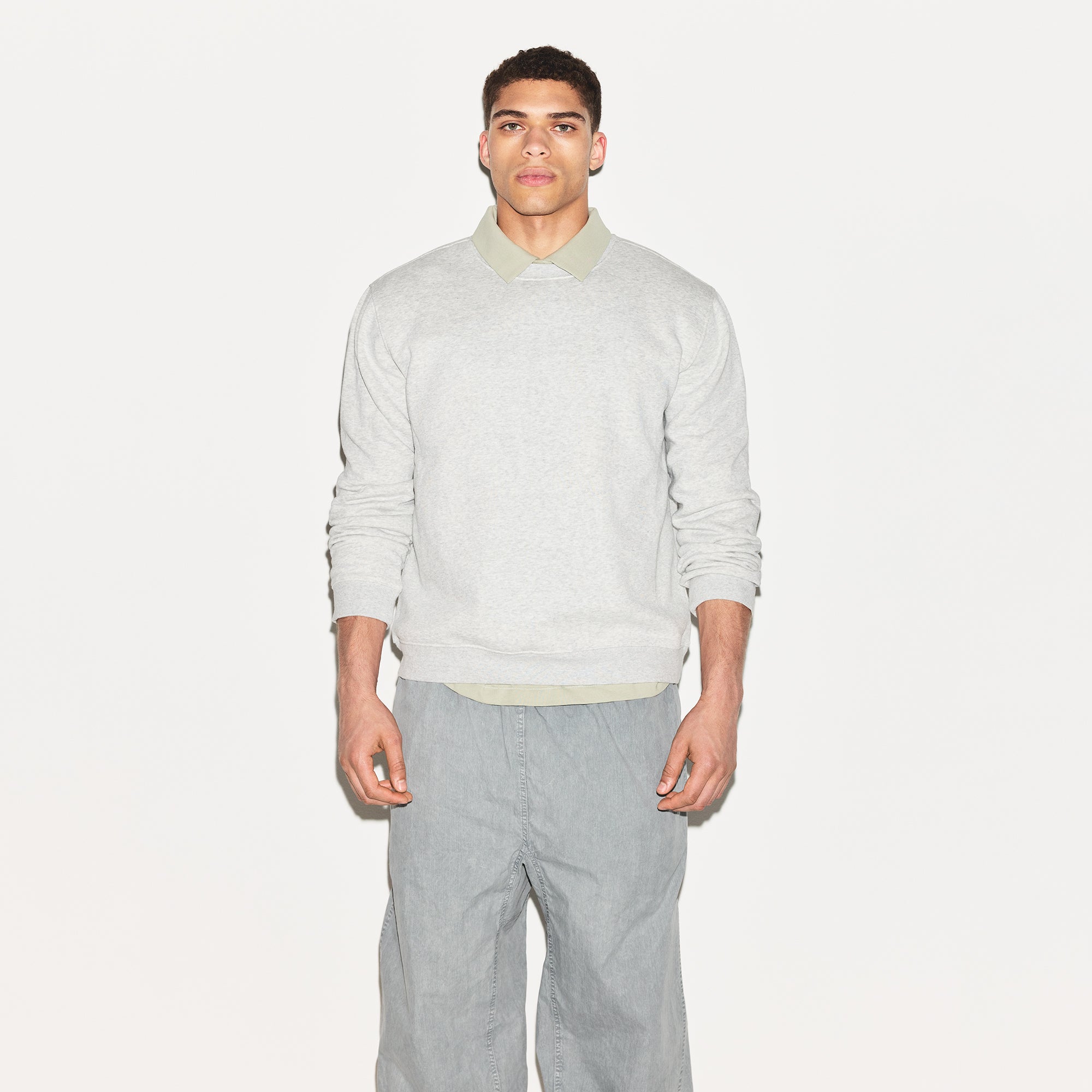 SKIMS COTTON MENS RELAXED POLO | TALC - Image 5