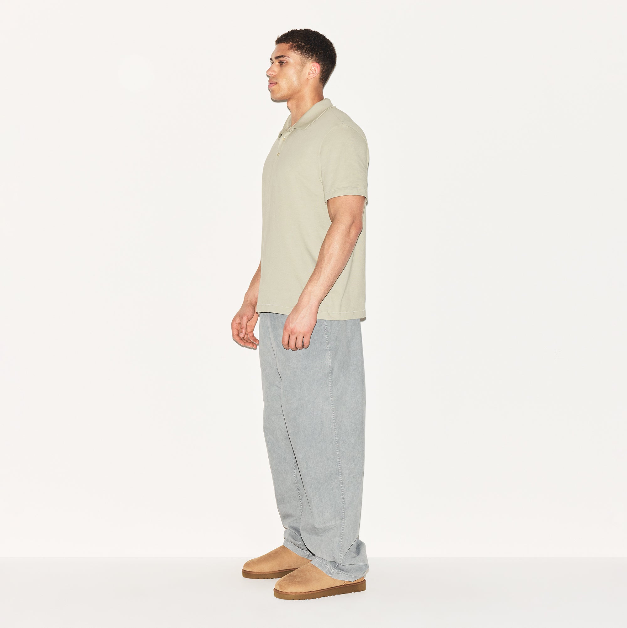 SKIMS COTTON MENS RELAXED POLO | TALC - Image 3