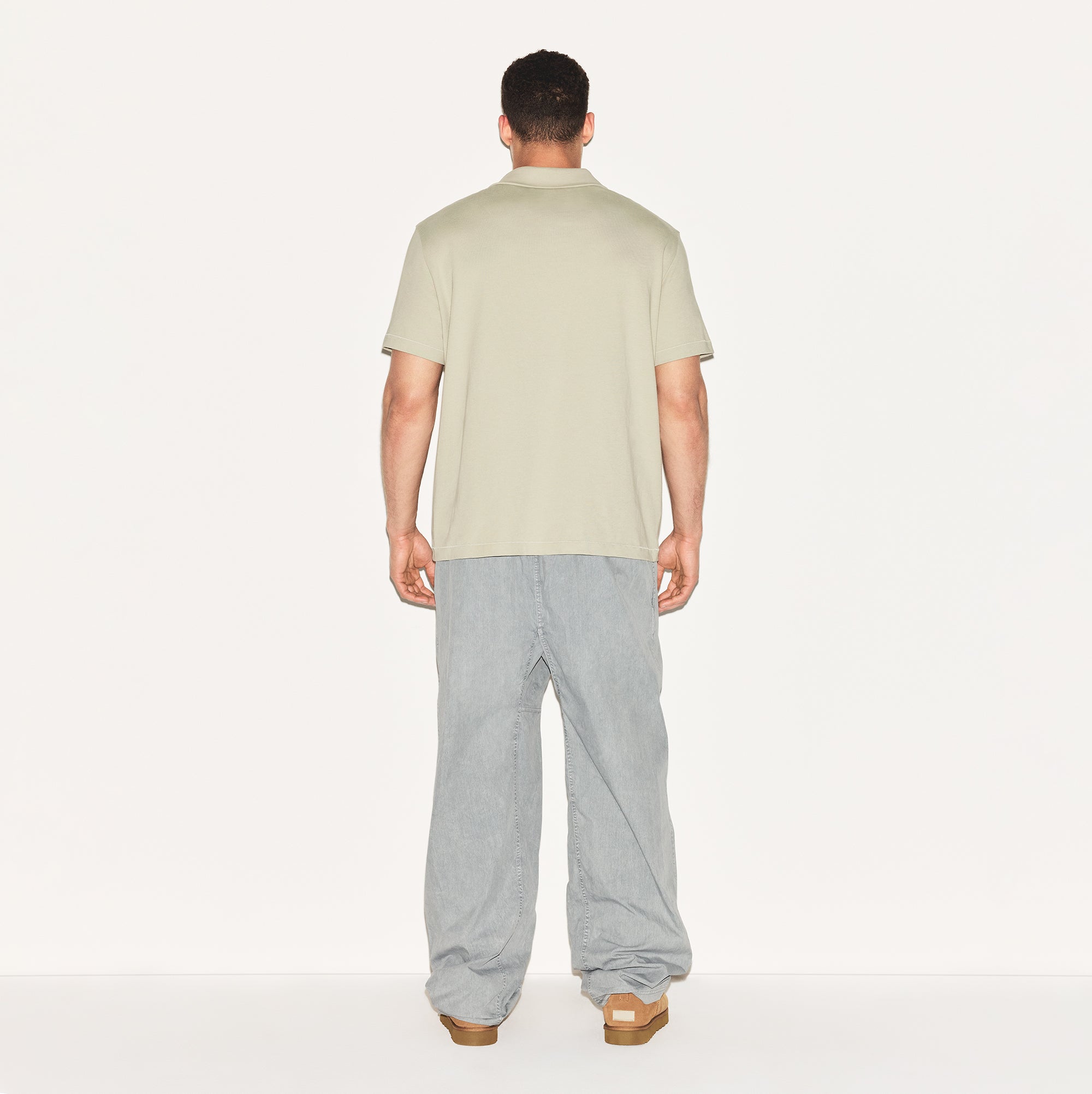 SKIMS COTTON MENS RELAXED POLO | TALC - Image 4