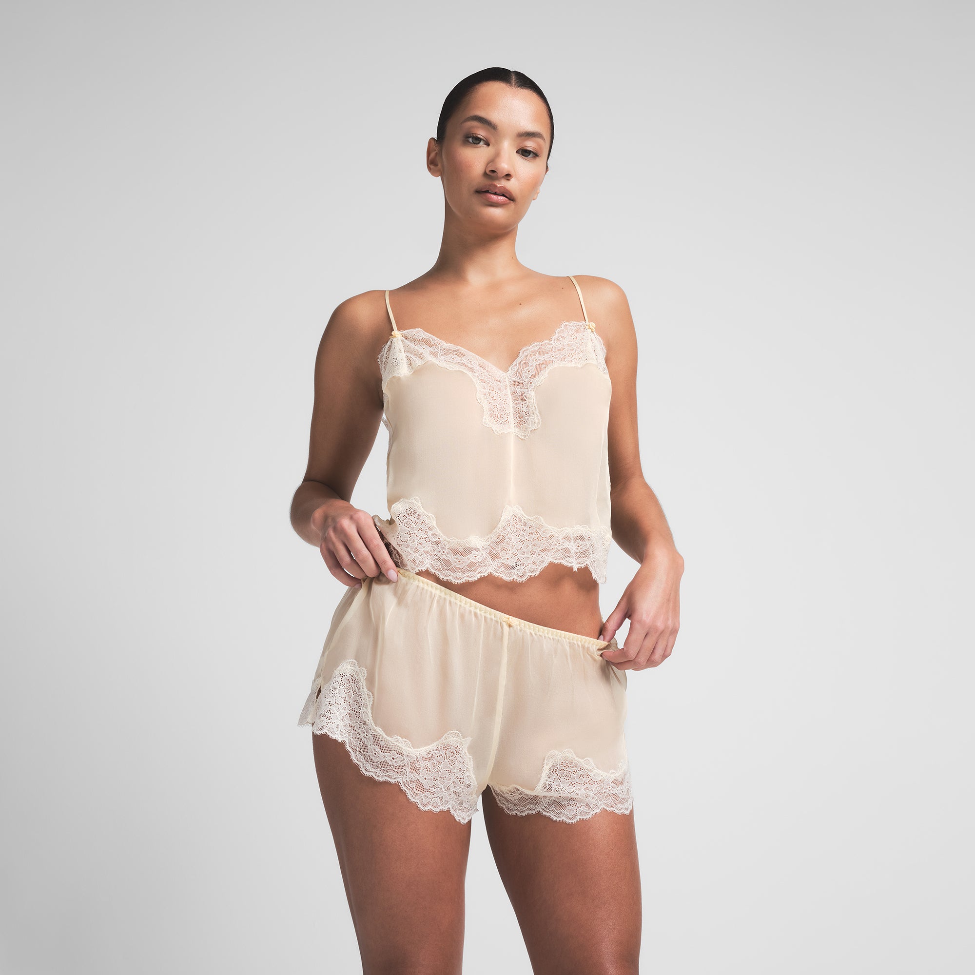 SKIMS ROMANCE LACE CAMI AND SHORT SET | BUTTER