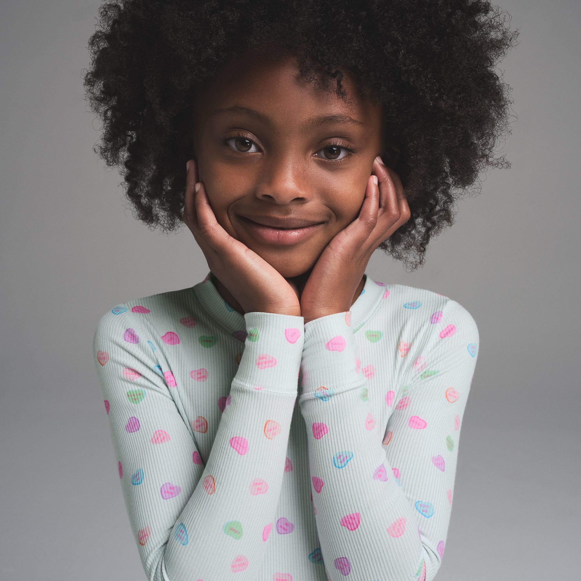 SOFT LOUNGE KIDS SLEEP SET | CLOUD CANDY HEART PRINT - Image 3