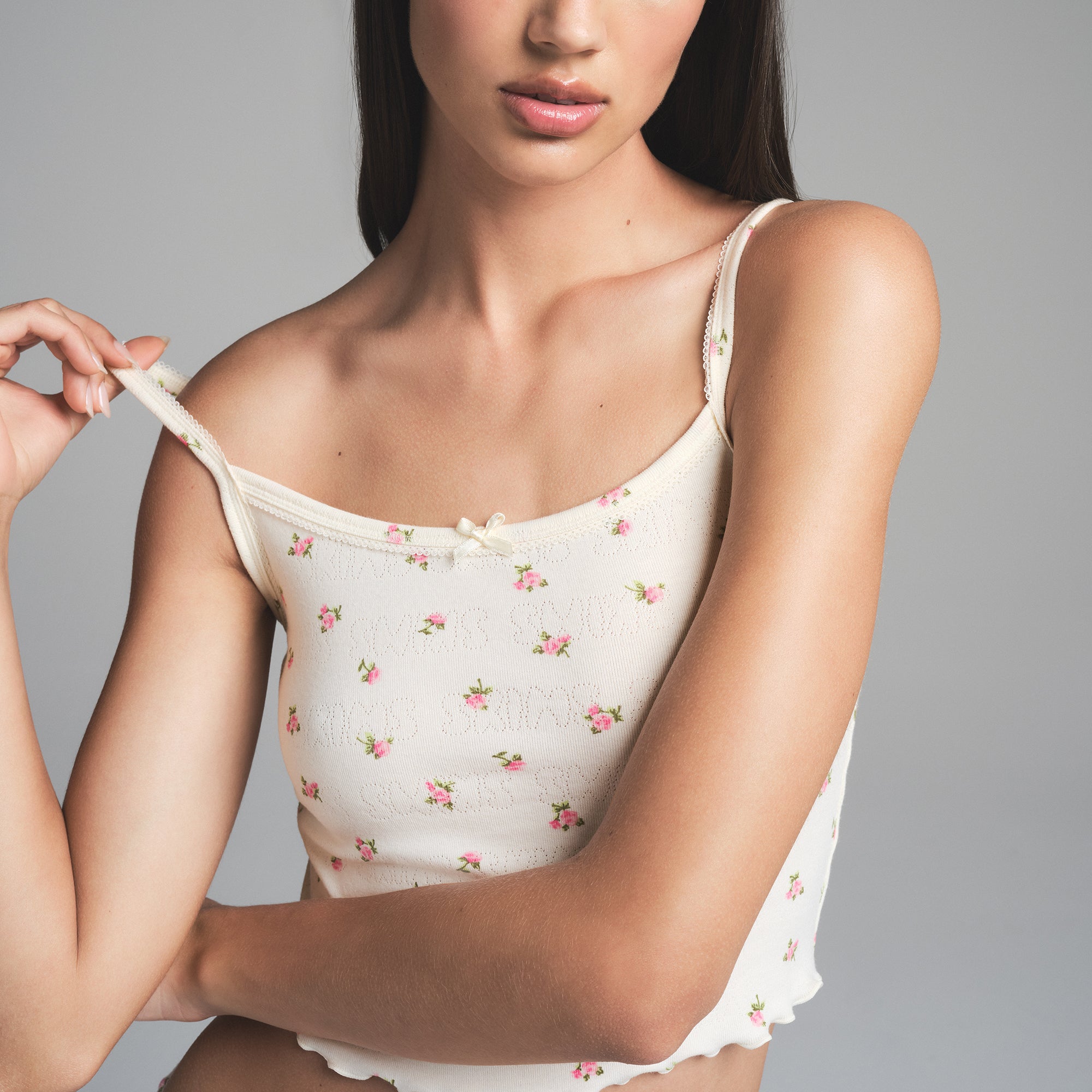 LOGO POINTELLE CROPPED CAMI SET | MARBLE PINK ROSEBUD PRINT - Image 2