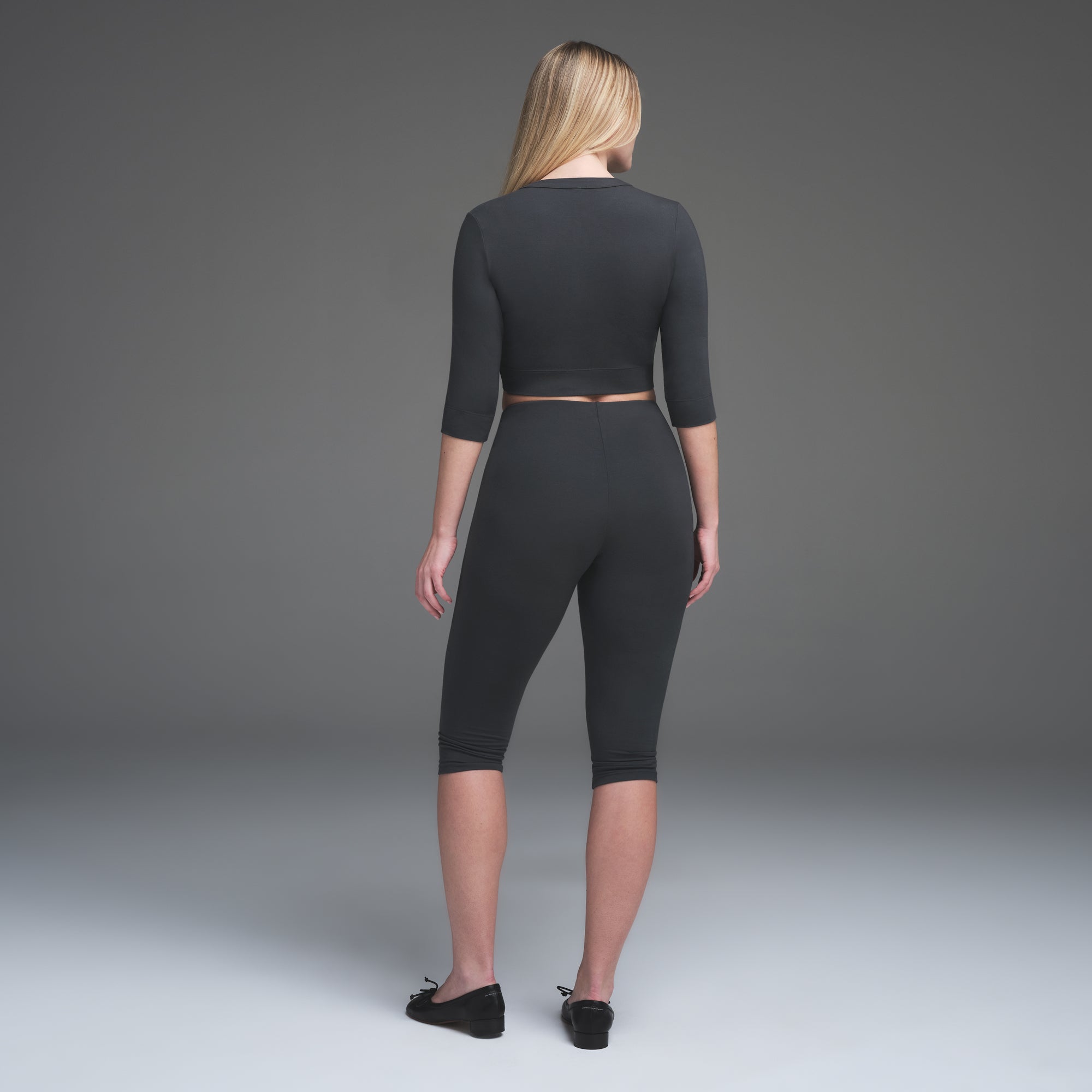 SMOOTH LAYERS CROPPED CARDIGAN | GRAPHITE - Image 4