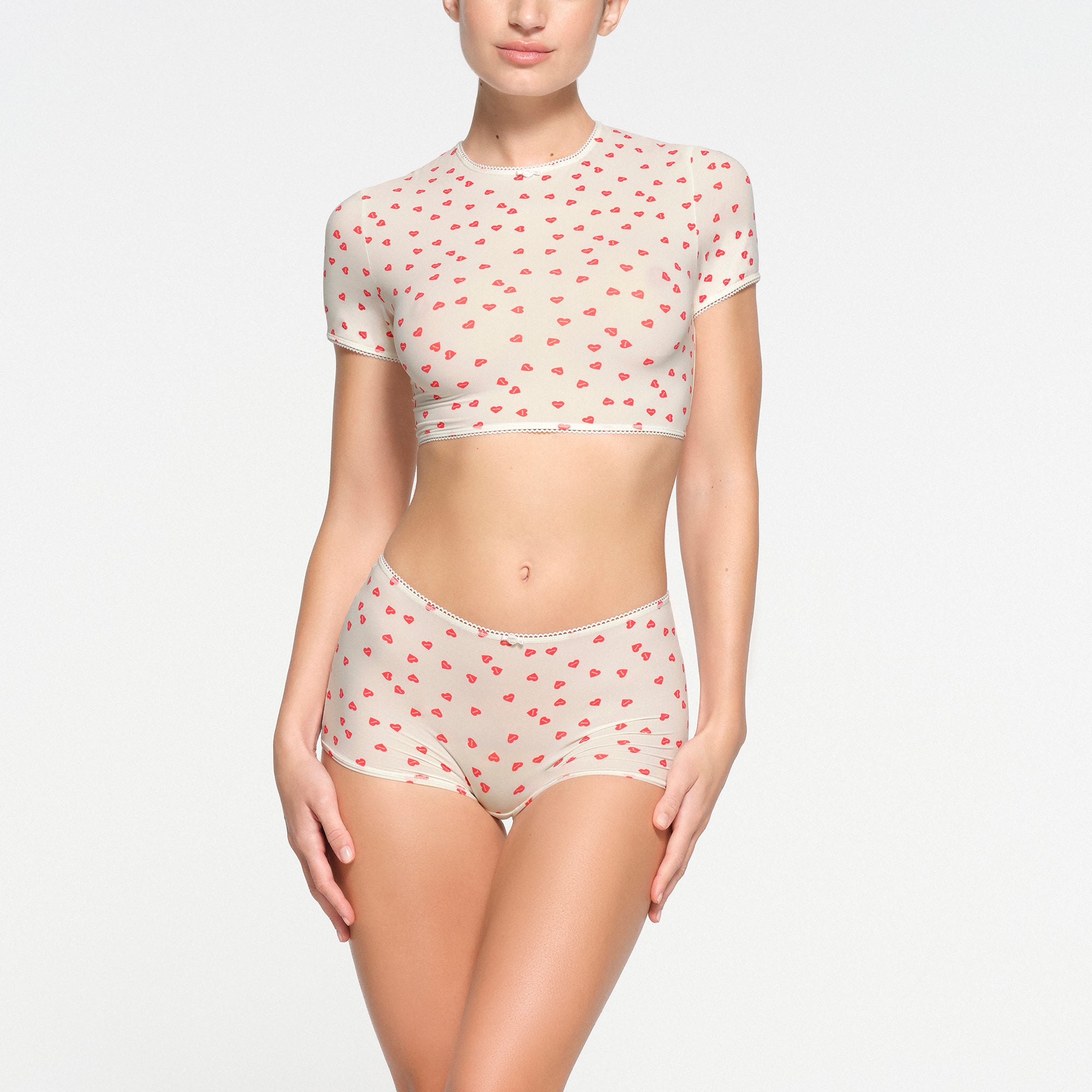 FITS EVERYBODY PICOT SUPER CROPPED T-SHIRT | RUBY HEART PRINT