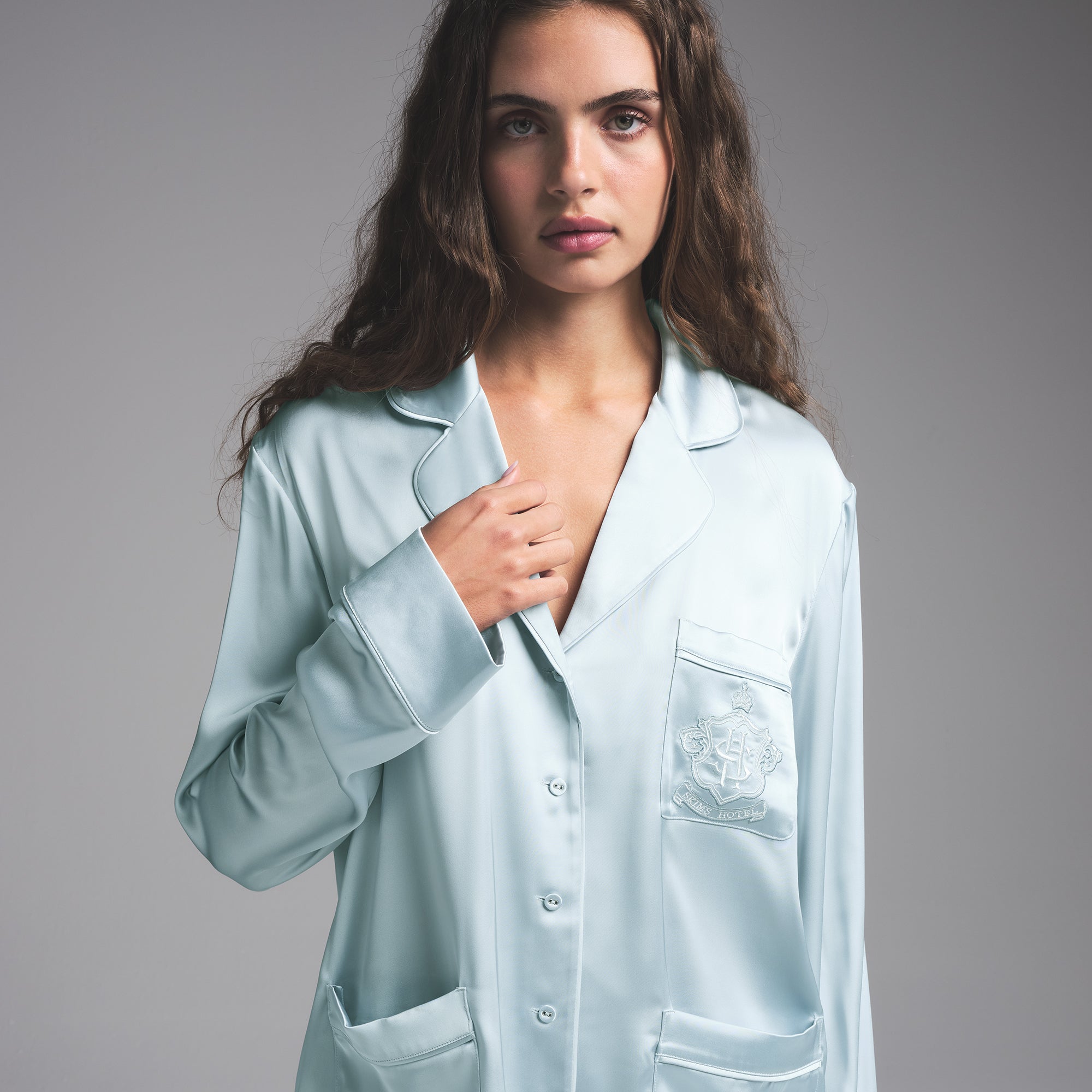 SKIMS HOTEL SHINE LONG SLEEVE BUTTON UP SLEEP SET | FROST - Image 3
