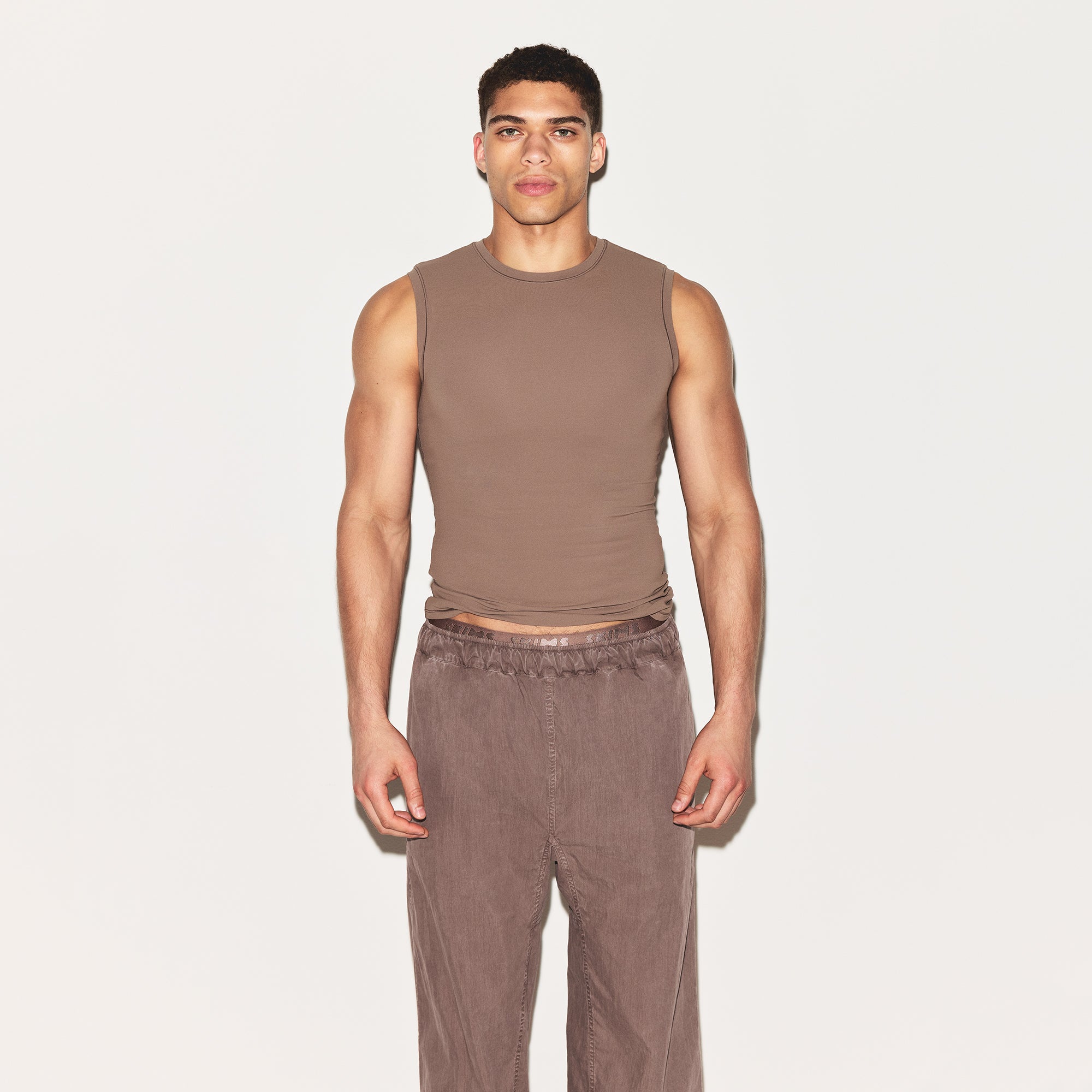 FITS EVERYBODY MENS SLIM TANK | UMBER - Image 2