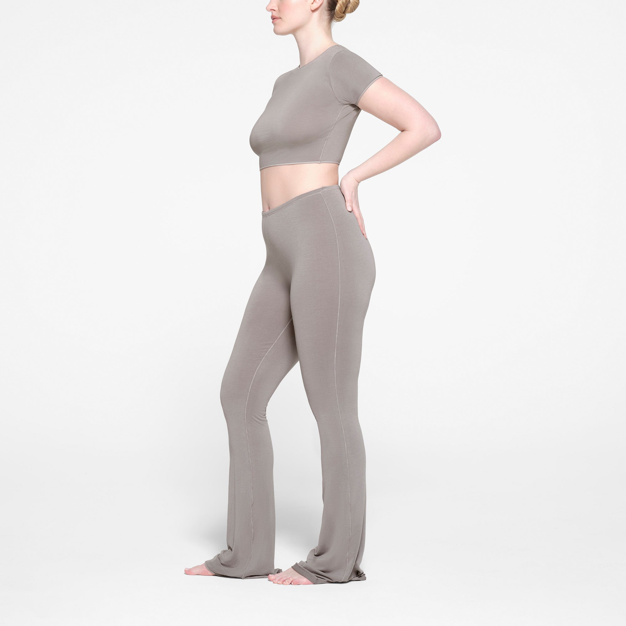 SEAMLESS MODAL CROPPED T-SHIRT | SMOKE - Image 2