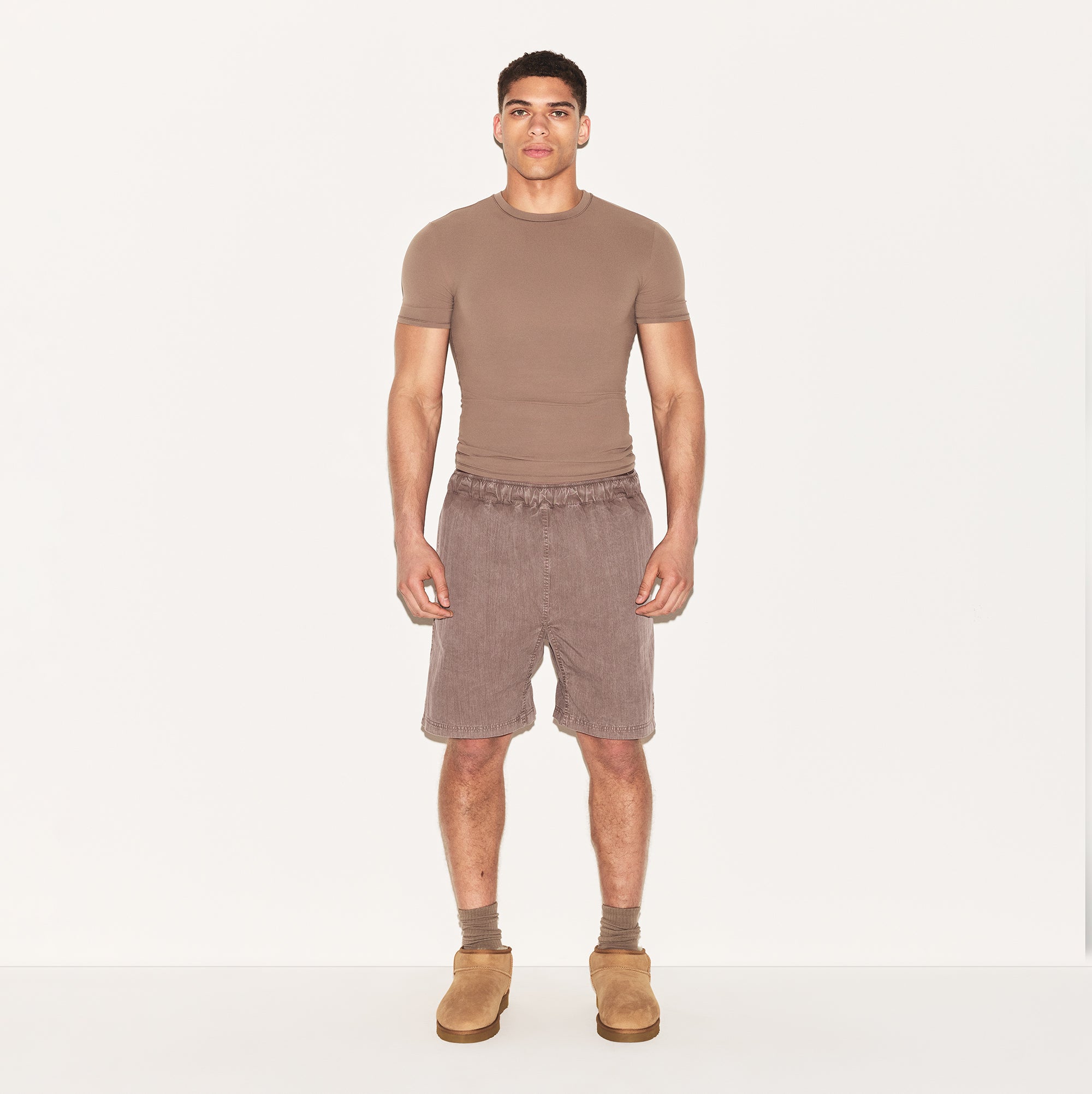 FITS EVERYBODY MENS SLIM T-SHIRT | UMBER - Image 4