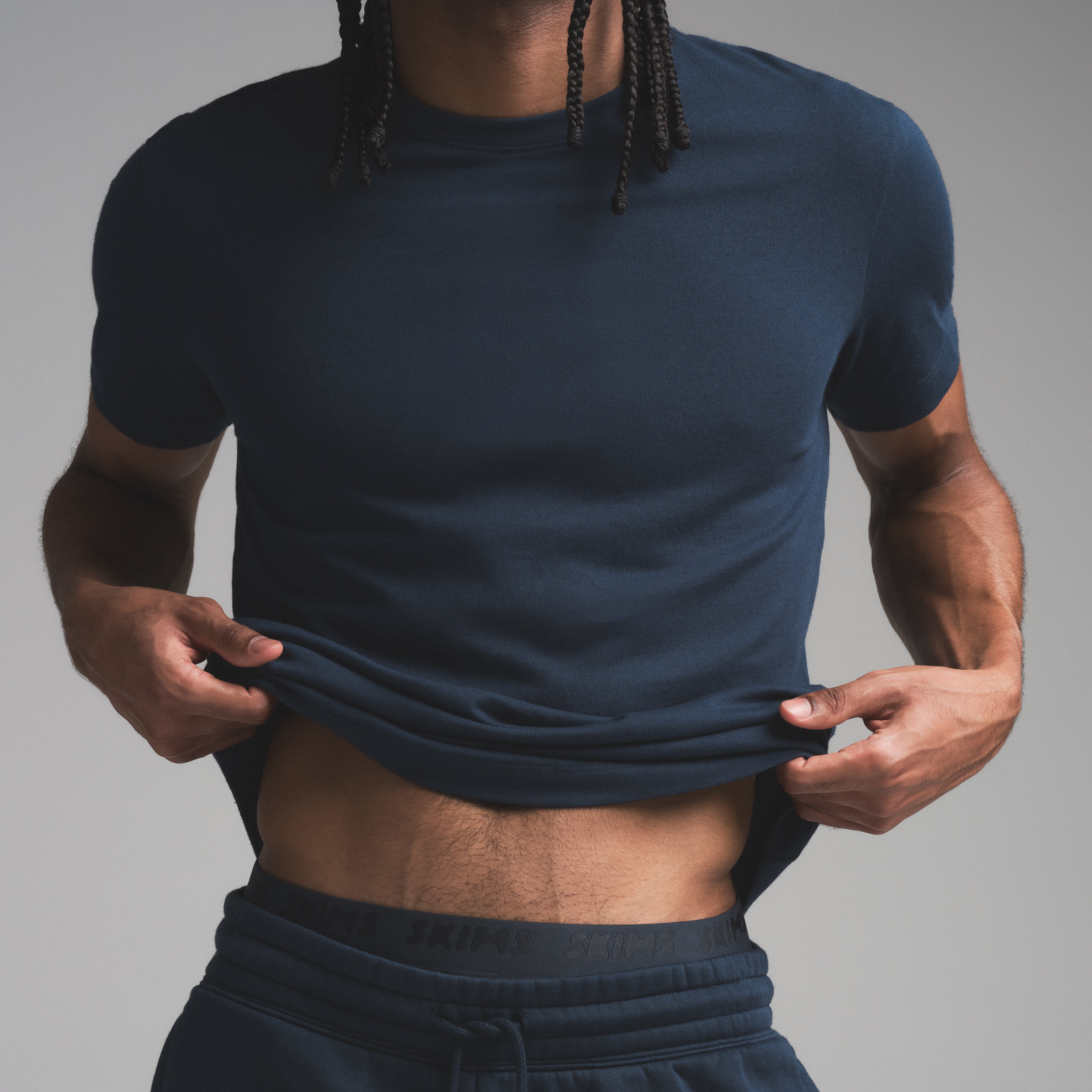 SKIMS COTTON MENS CLASSIC T-SHIRT | NAVY - Image 2