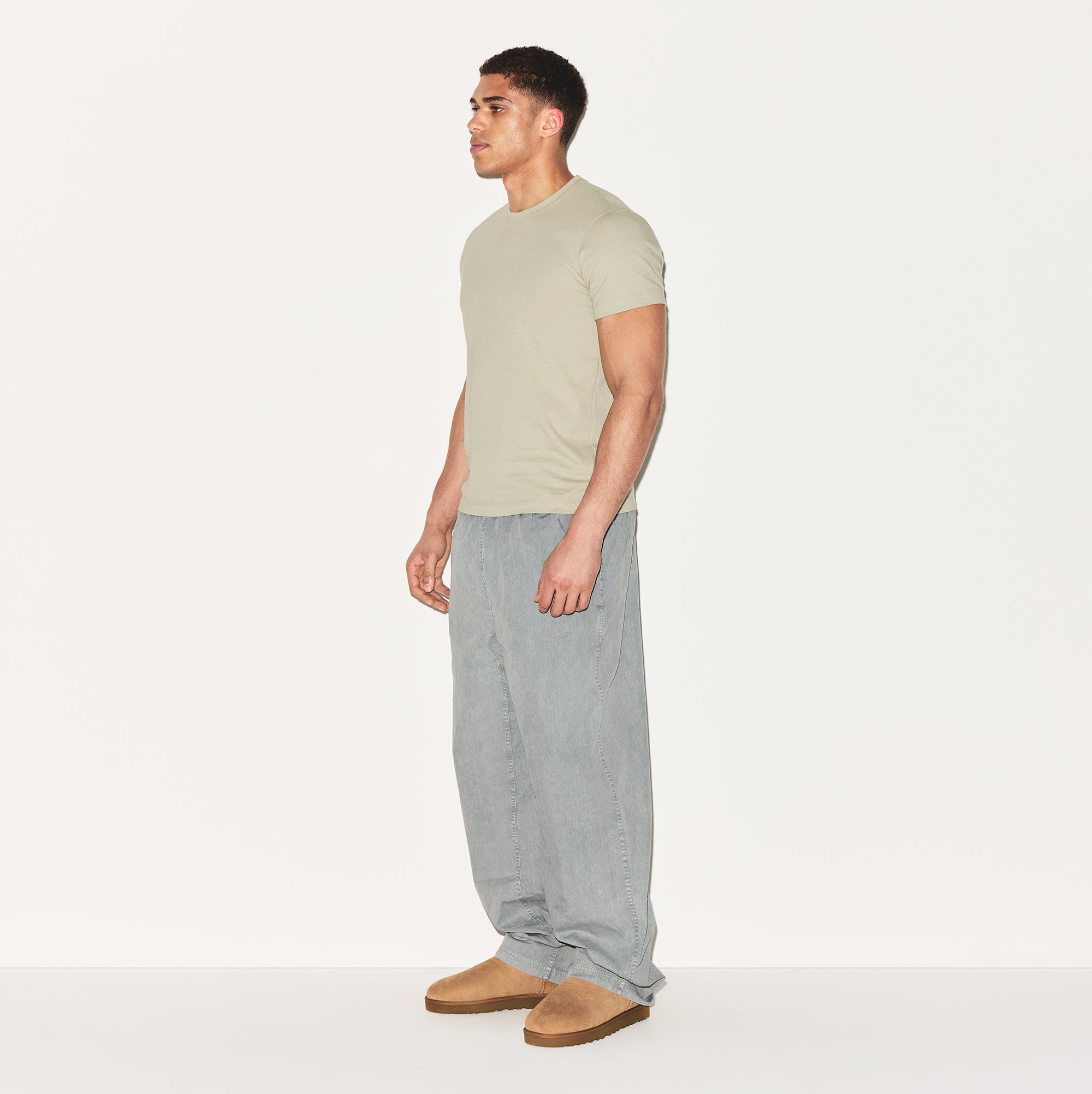 SKIMS COTTON MENS CLASSIC T-SHIRT | TALC - Image 2