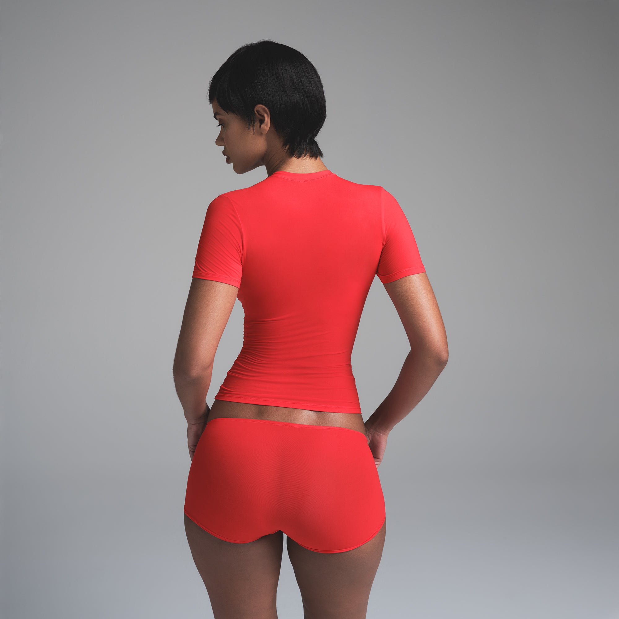 FITS EVERYBODY T-SHIRT | CHERRY - Image 4