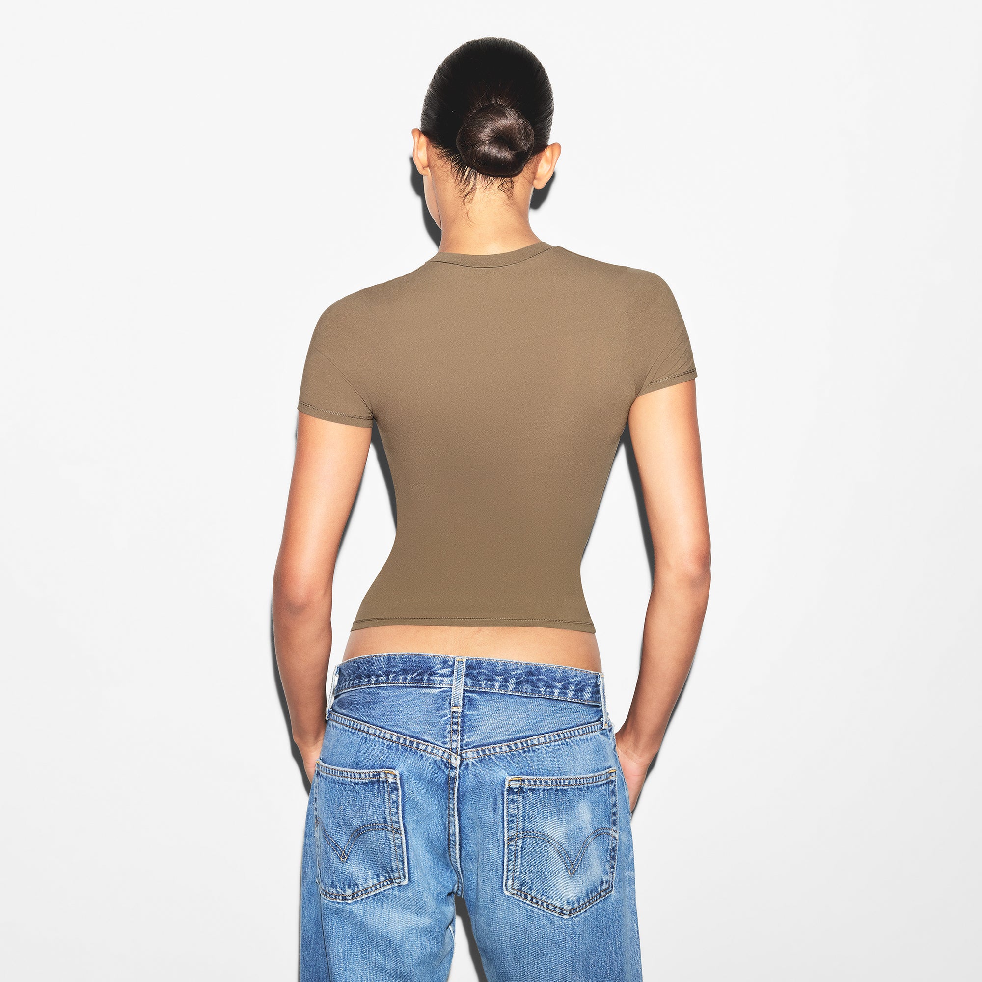 FITS EVERYBODY T-SHIRT | TRUFFLE - Image 3